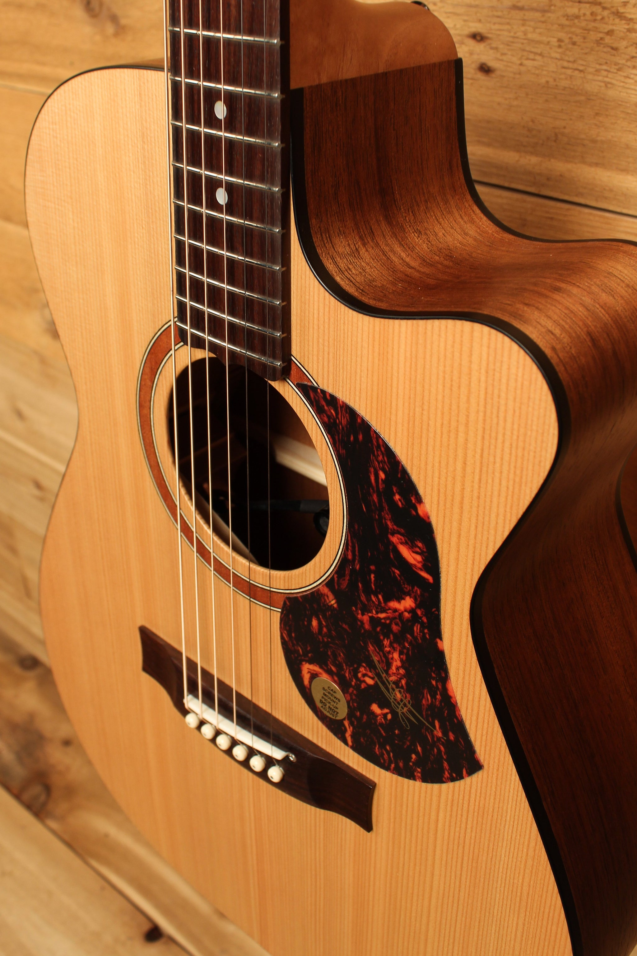 Maton SRS808 Guitar with Western Red Cedar Blackwood and Cutaway ID-13429 - Artisan Guitars