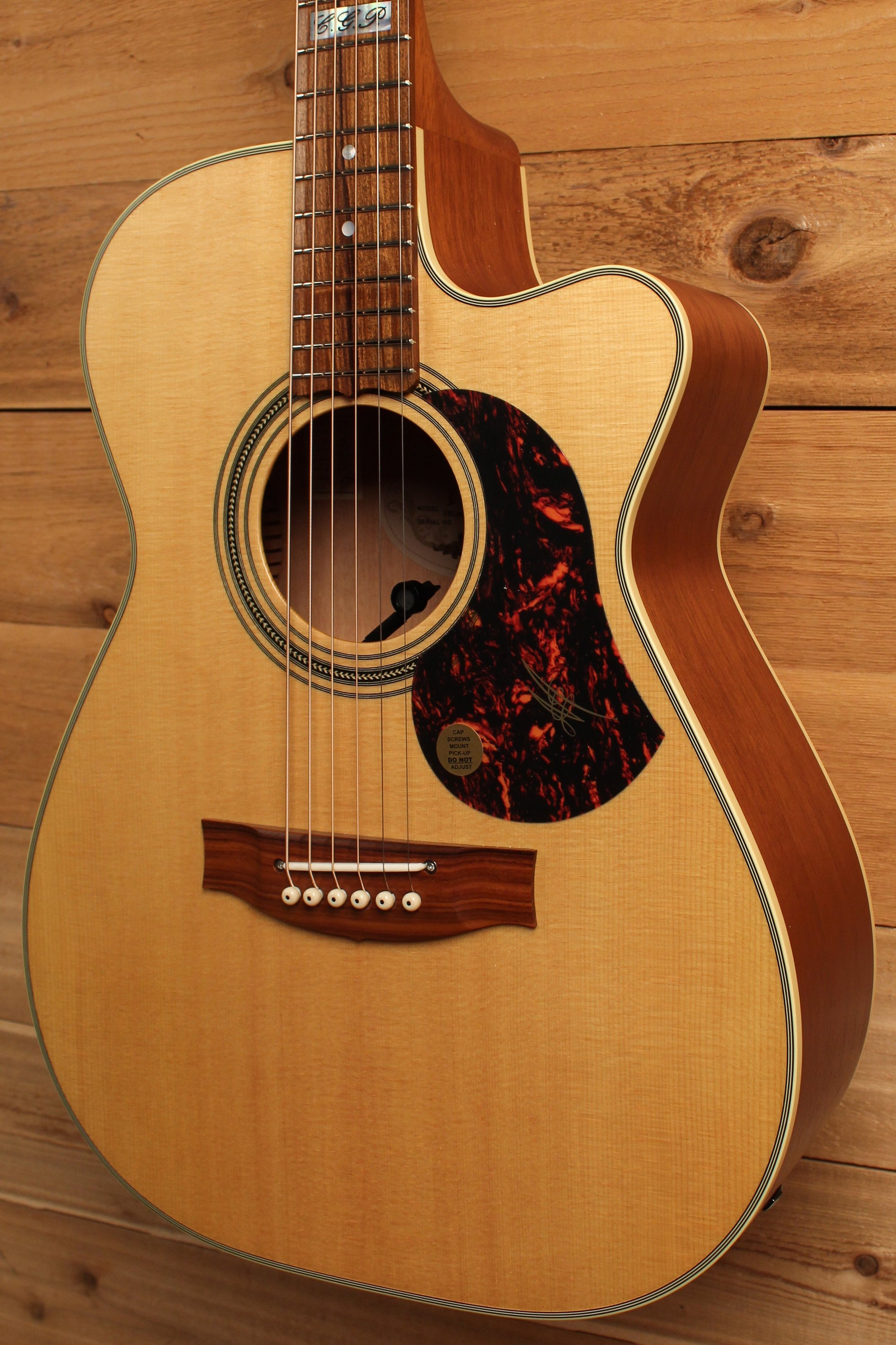 Maton EBG 808C TE Tommy Emmanuel Signature Guitar w/ Cutaway ID-13329 - Artisan Guitars