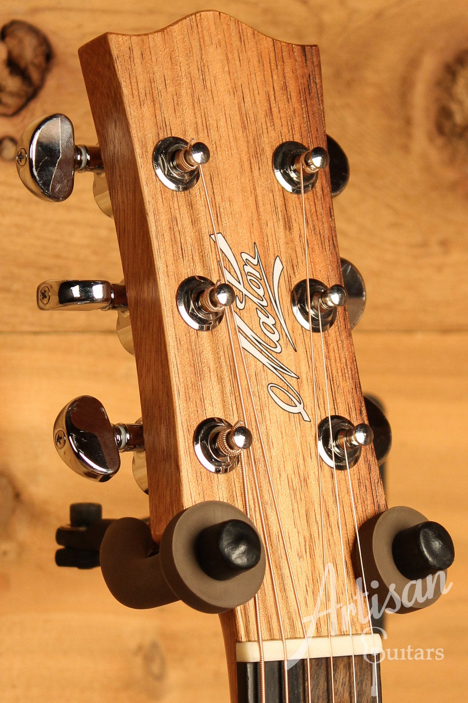 Maton EBW808 Cutaway Guitar w/ Blackwood Top, Back & Sides w/ AP5 Pro Pickup System ID-12851 - Artisan Guitars