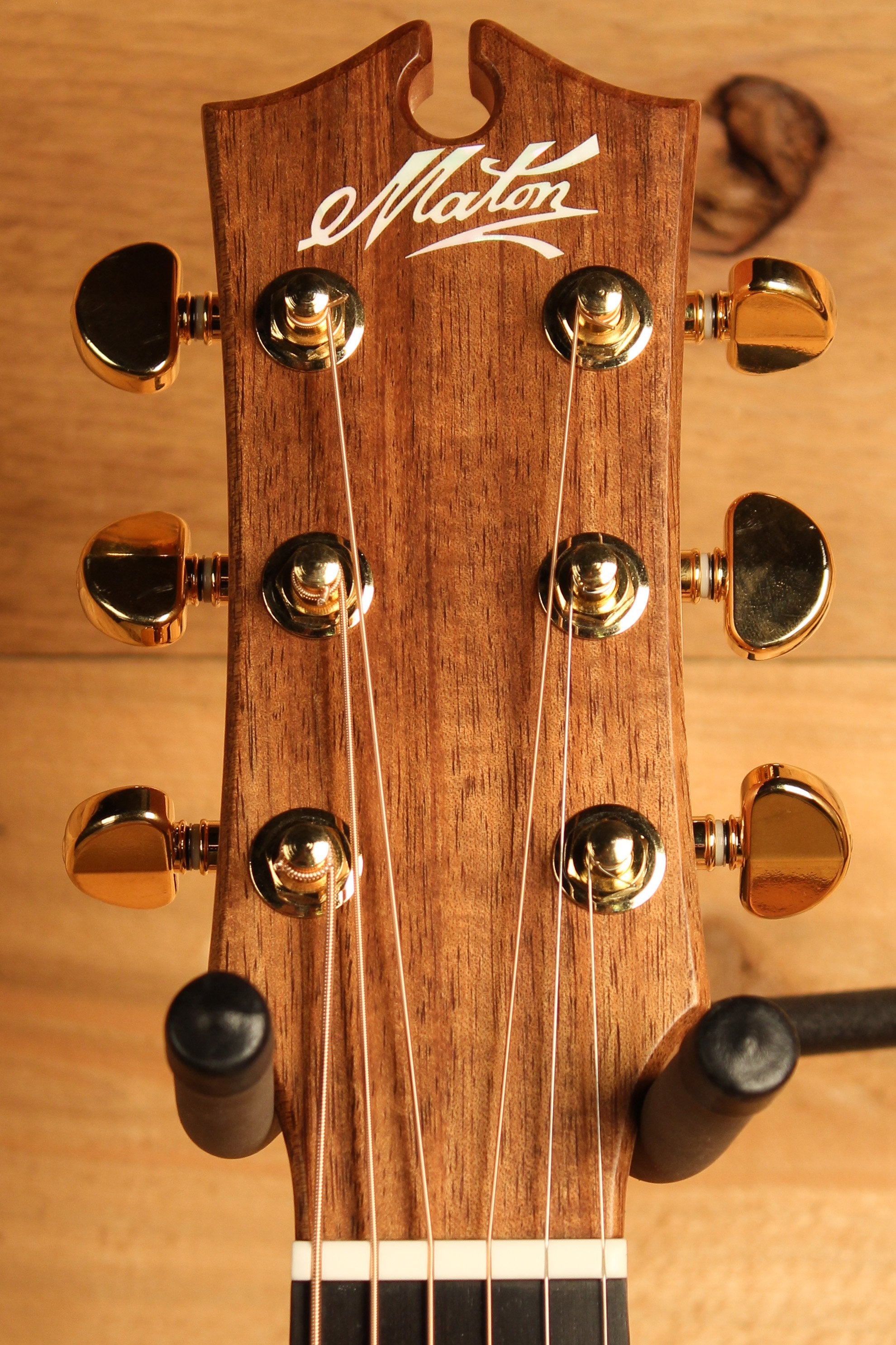Maton EBG 808C MIC FIX Michael Fix Signature Guitar Sitka and Queensland Maple with Cutaway ID-13264 - Artisan Guitars