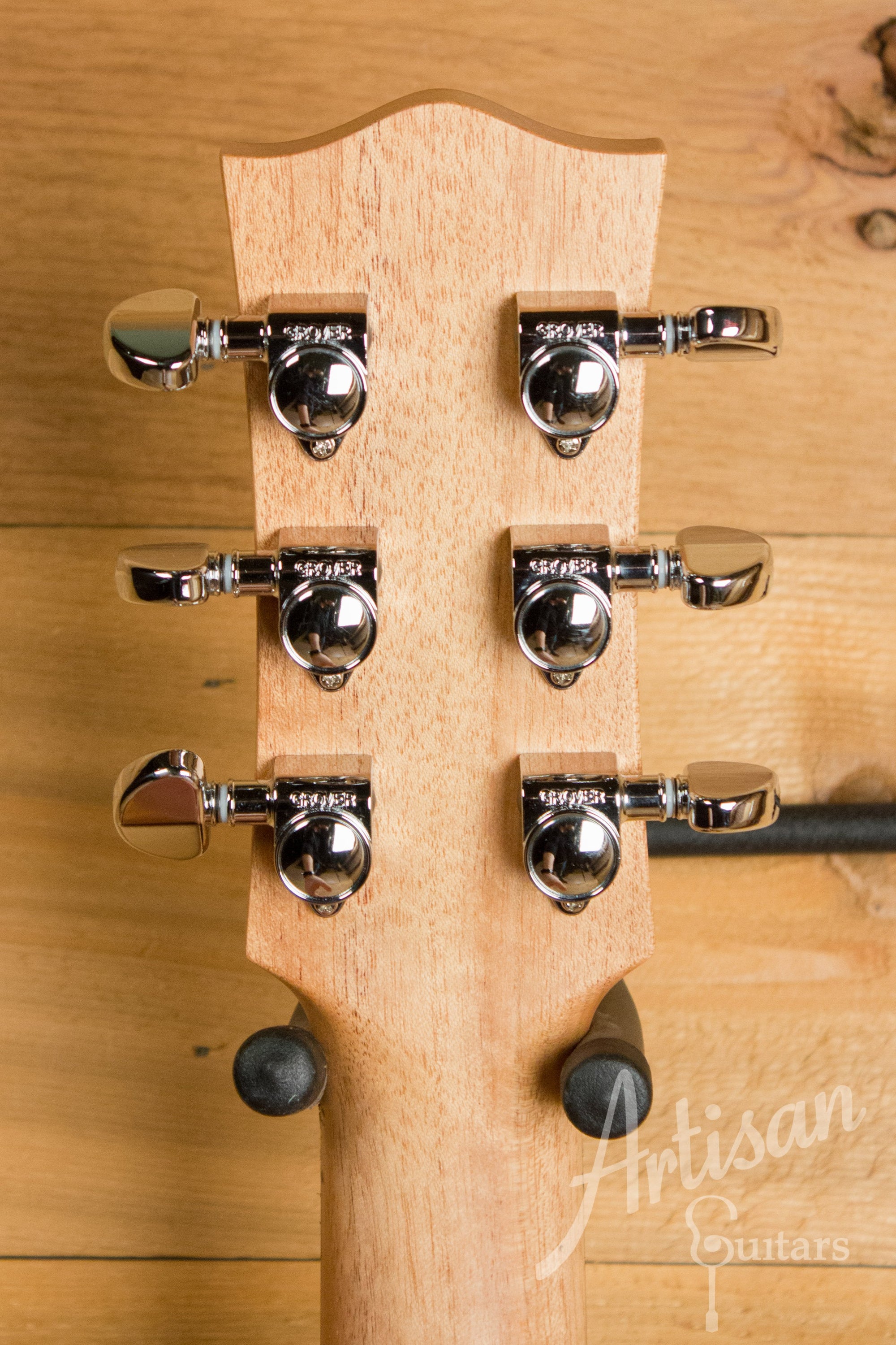 Maton SRS808C Guitar Western Red Cedar and Solid Blackwood Cutaway ID-11207 - Artisan Guitars
