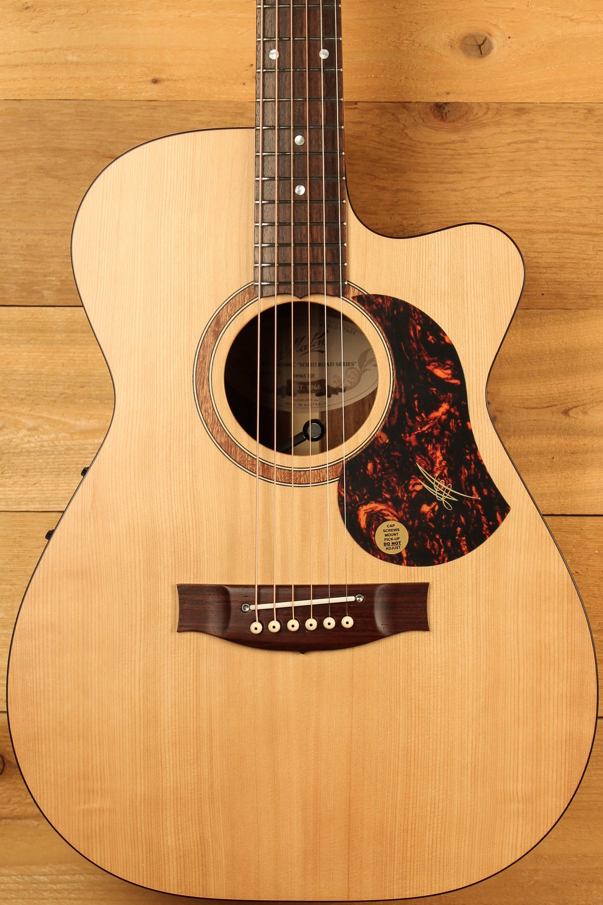 Maton SRS808 Guitar with Western Red Cedar Blackwood and Cutaway ID-13428 - Artisan Guitars