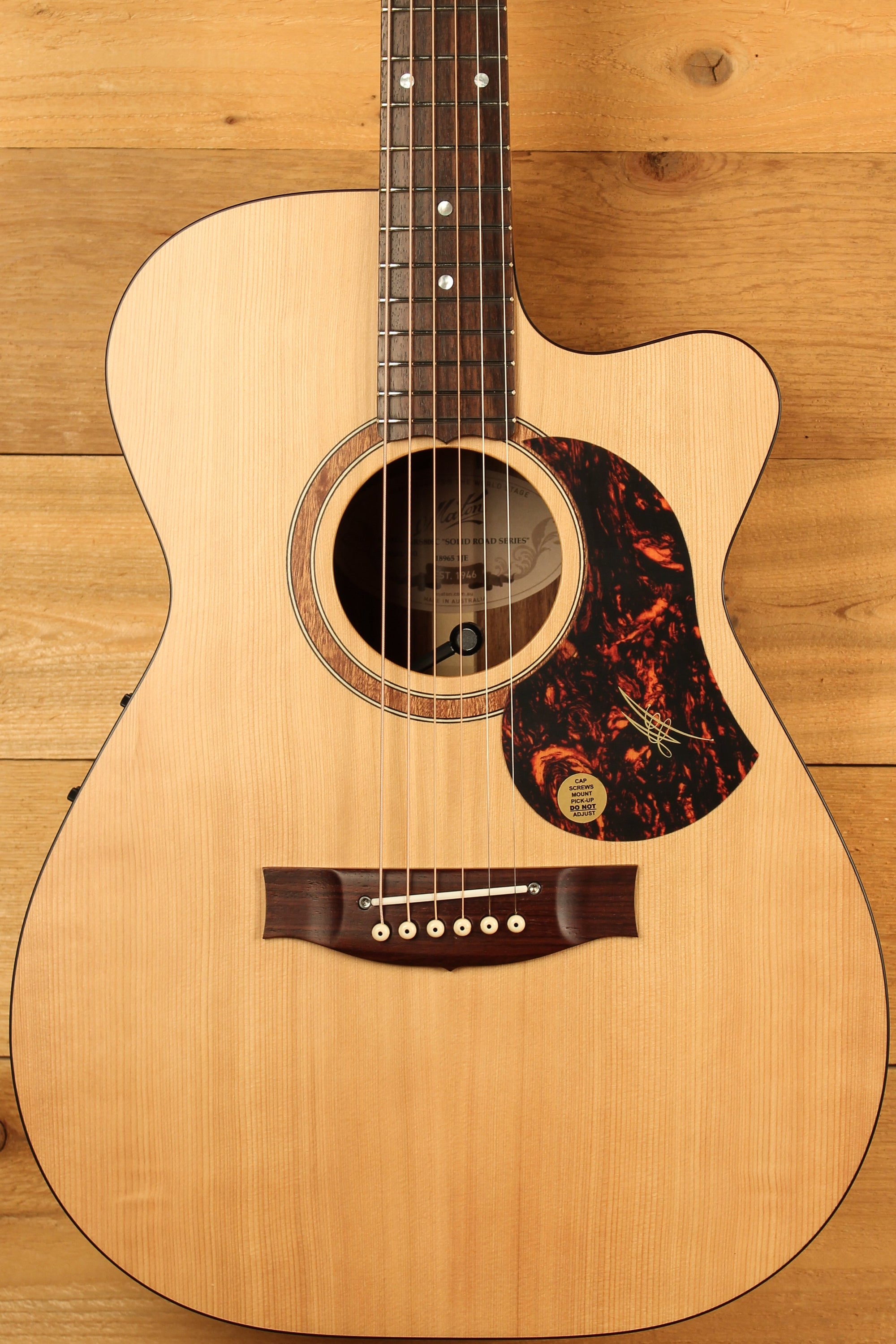 Maton SRS808 Guitar with Western Red Cedar Blackwood and Cutaway ID-13428 - Artisan Guitars