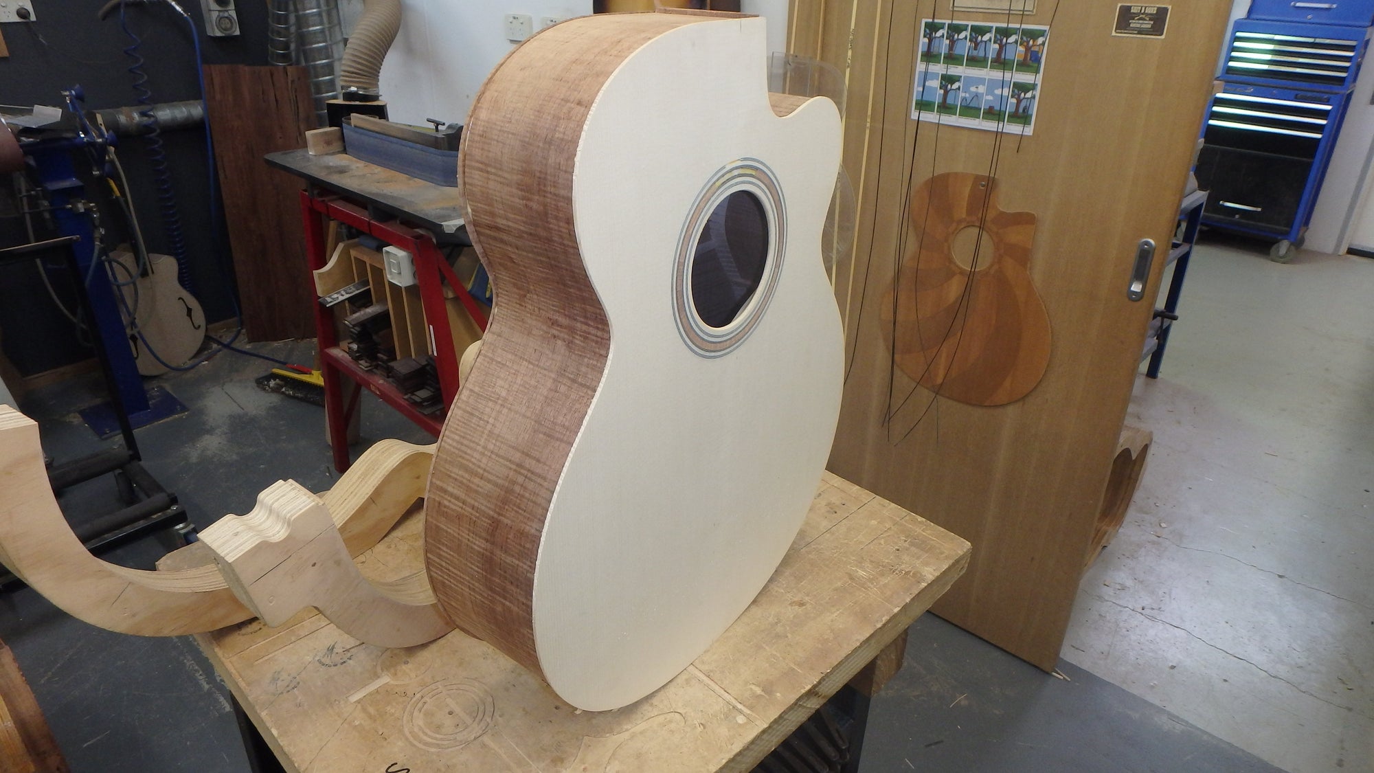 Maton Custom Shop Jumbo Guitar Cutaway with Sitka Spruce and Fiddleback Blackwood ID-11065 - Artisan Guitars