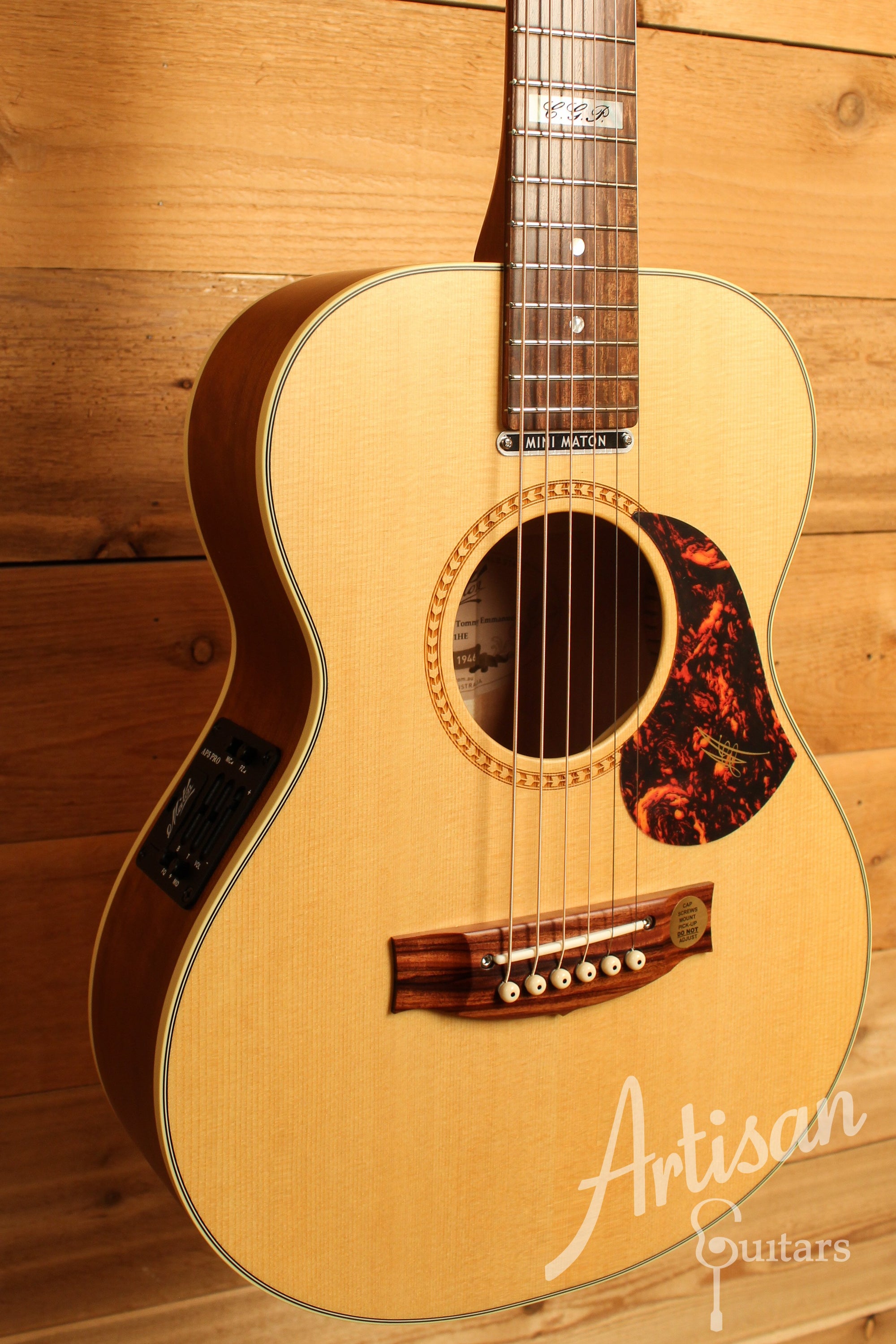 Maton EMTE Tommy Emmanuel Signature Mini Guitar Sitka Spuce and Queensland Maple ID-12901 - Artisan Guitars