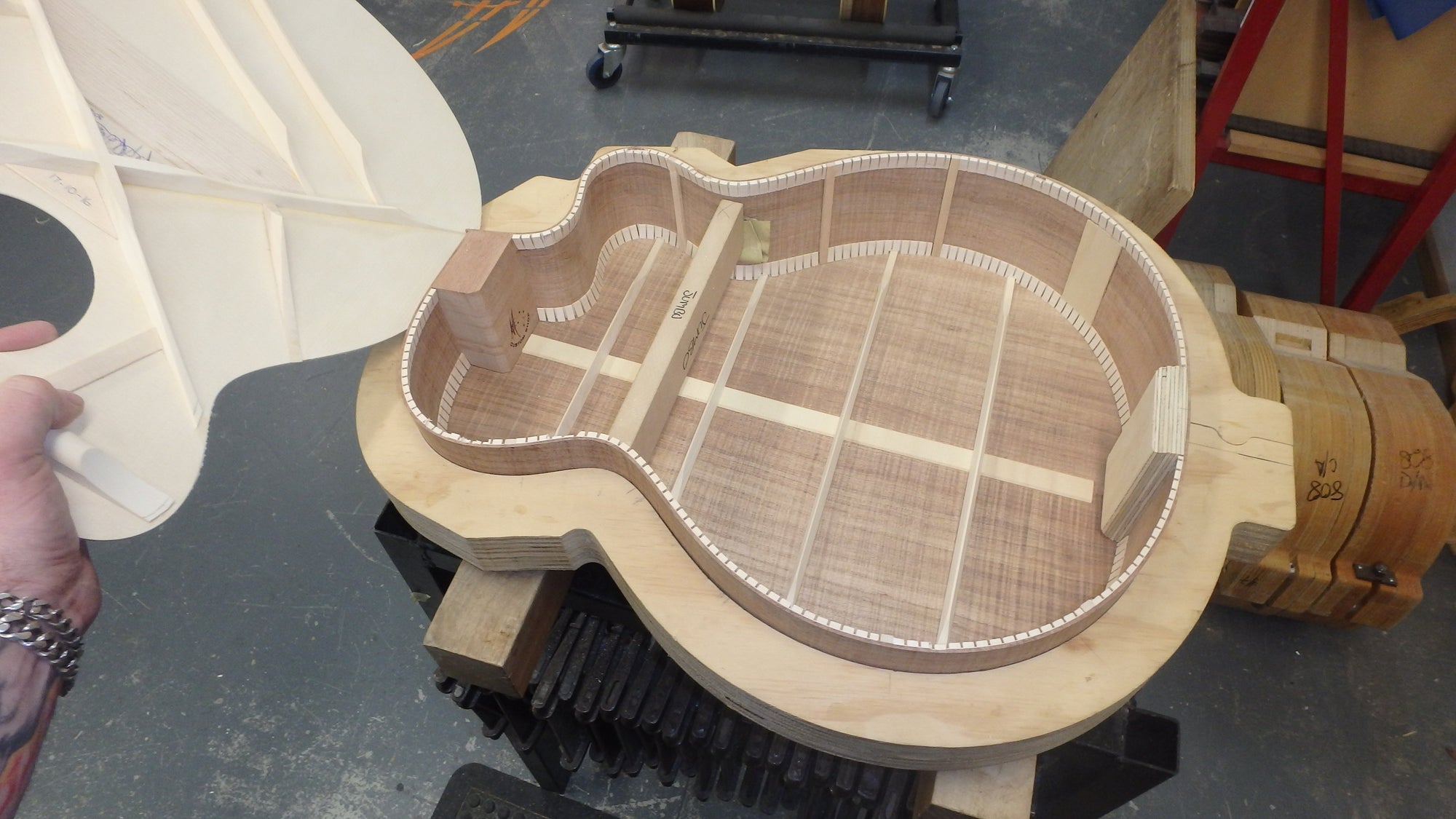 Maton Custom Shop Jumbo Guitar Cutaway with Sitka Spruce and Fiddleback Blackwood ID-11065 - Artisan Guitars