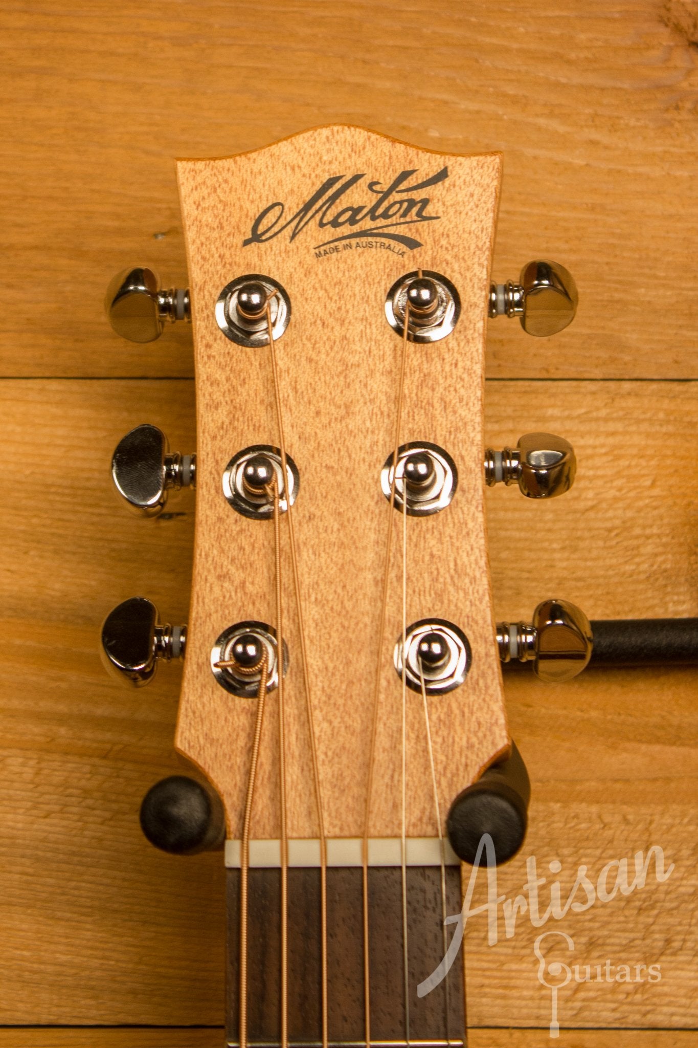 Maton EM6 Mini Guitar Sitka Spuce and Queensland Maple AP5 Original ID-11596 - Artisan Guitars