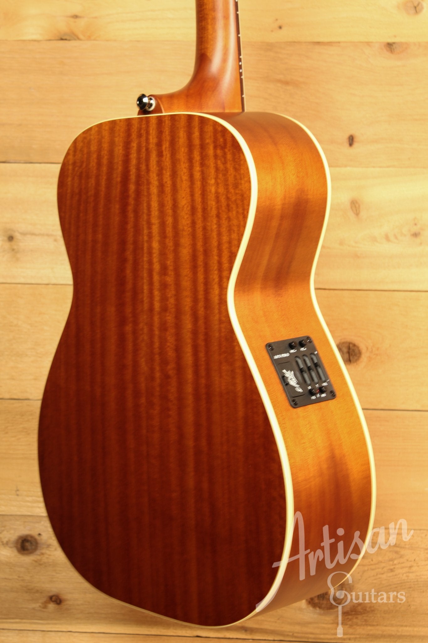 Maton EBG 808 TE Tommy Emmanuel Signature Guitar ID-11641 - Artisan Guitars