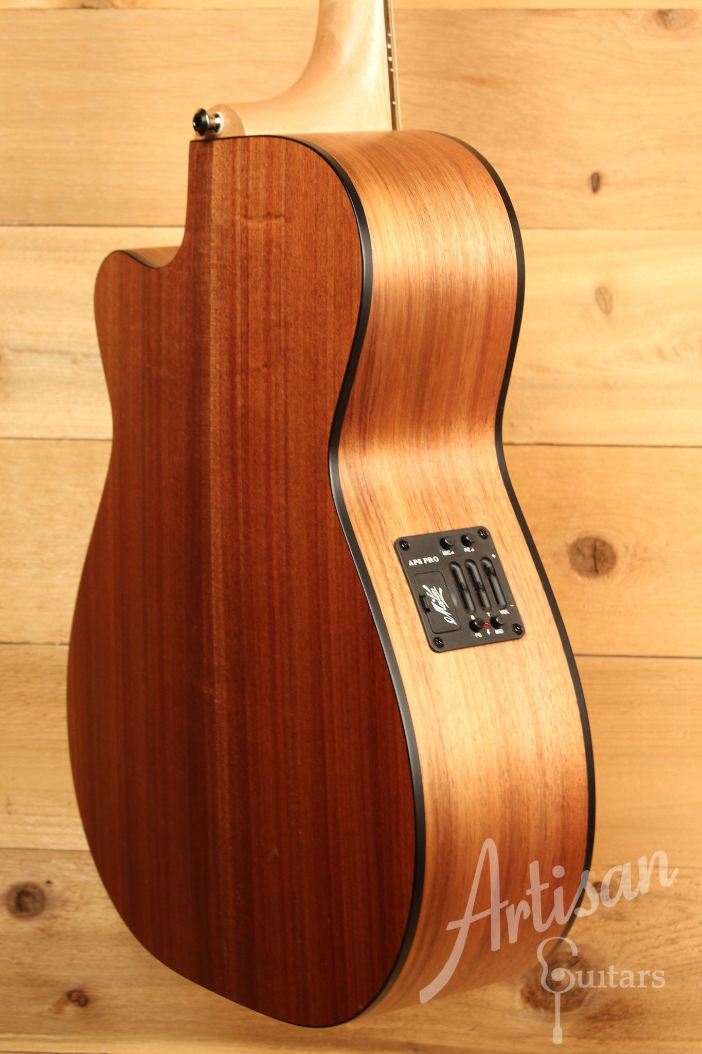 Maton SRS808C Guitar Western Red Cedar and Solid Blackwood Cutaway ID-11642 - Artisan Guitars