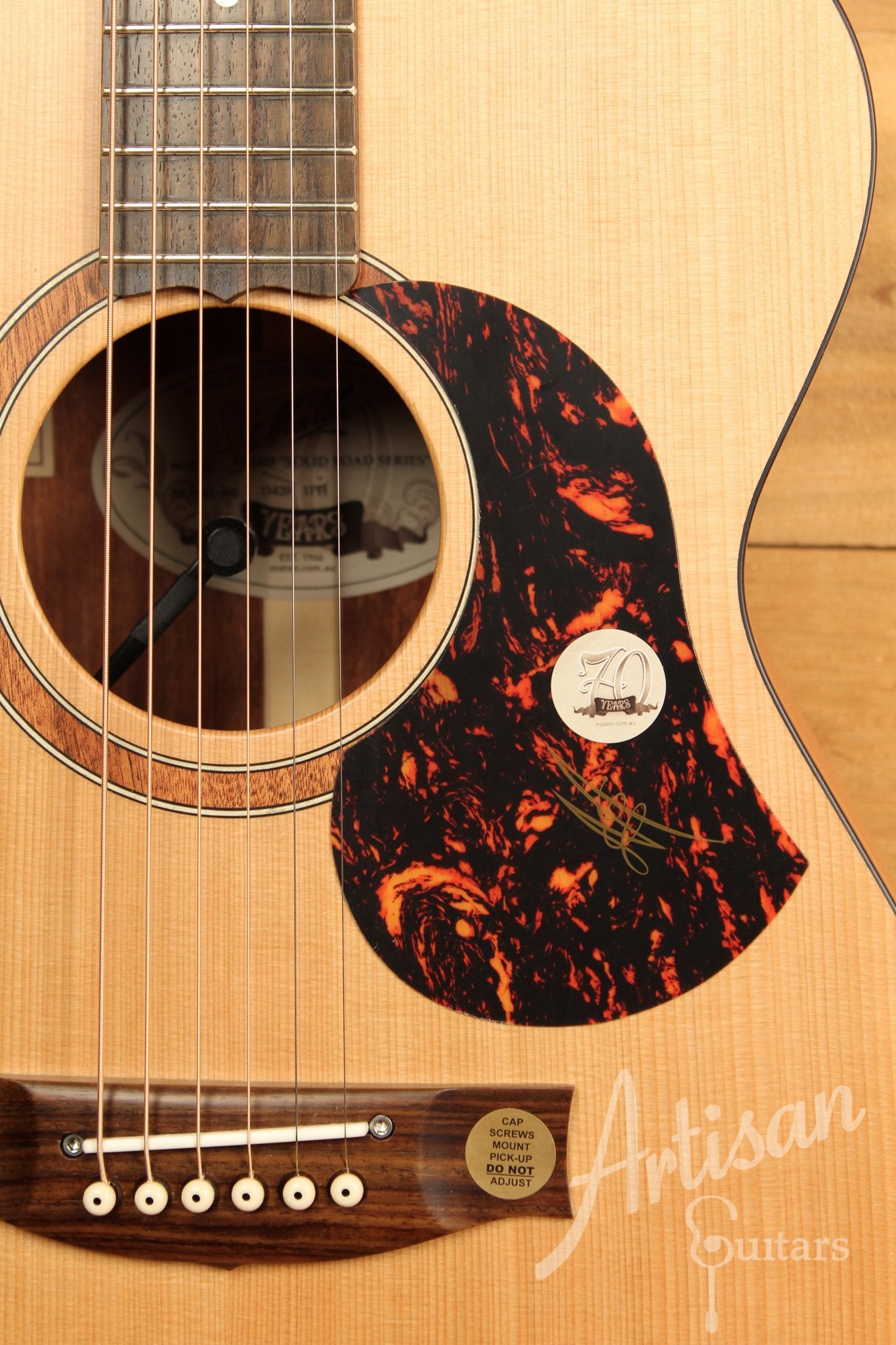 Maton SRS808 Guitar Western Red Cedar and Solid Blackwood ID-11643 - Artisan Guitars