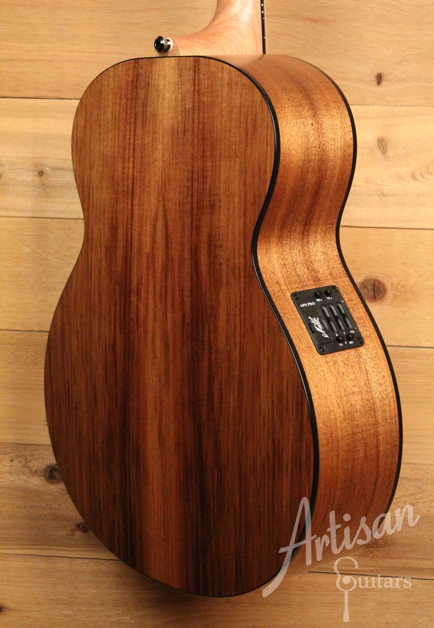 Maton SRS70 Jumbo Guitar Solid Road Series Acoustic Electric AP5 Pro ID-11549 - Artisan Guitars