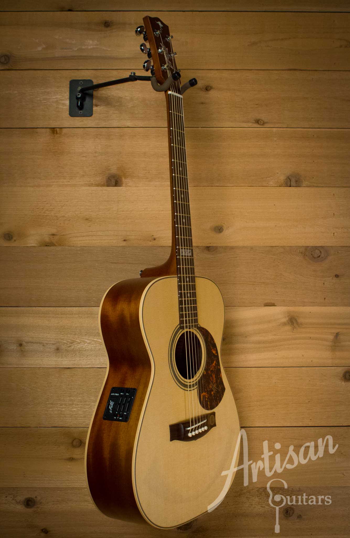 Pre-Owned 2014 Maton EBG808TE Tommy Emmanuel Signature Sitka and Queensland Maple ID-10341 - Artisan Guitars