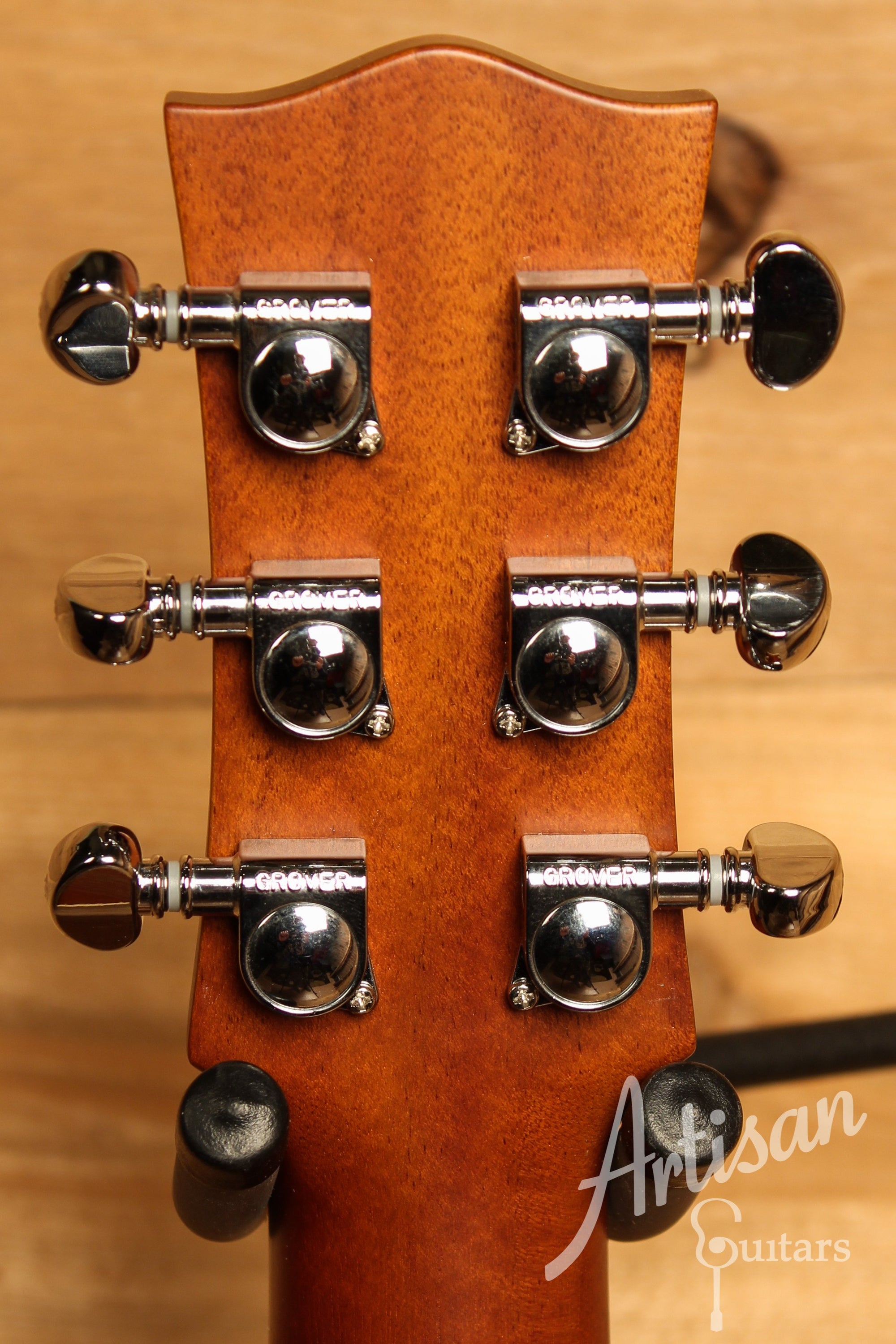 Maton EMTE Tommy Emmanuel Signature Mini Guitar Sitka Spuce and Queensland Maple ID-12223 - Artisan Guitars