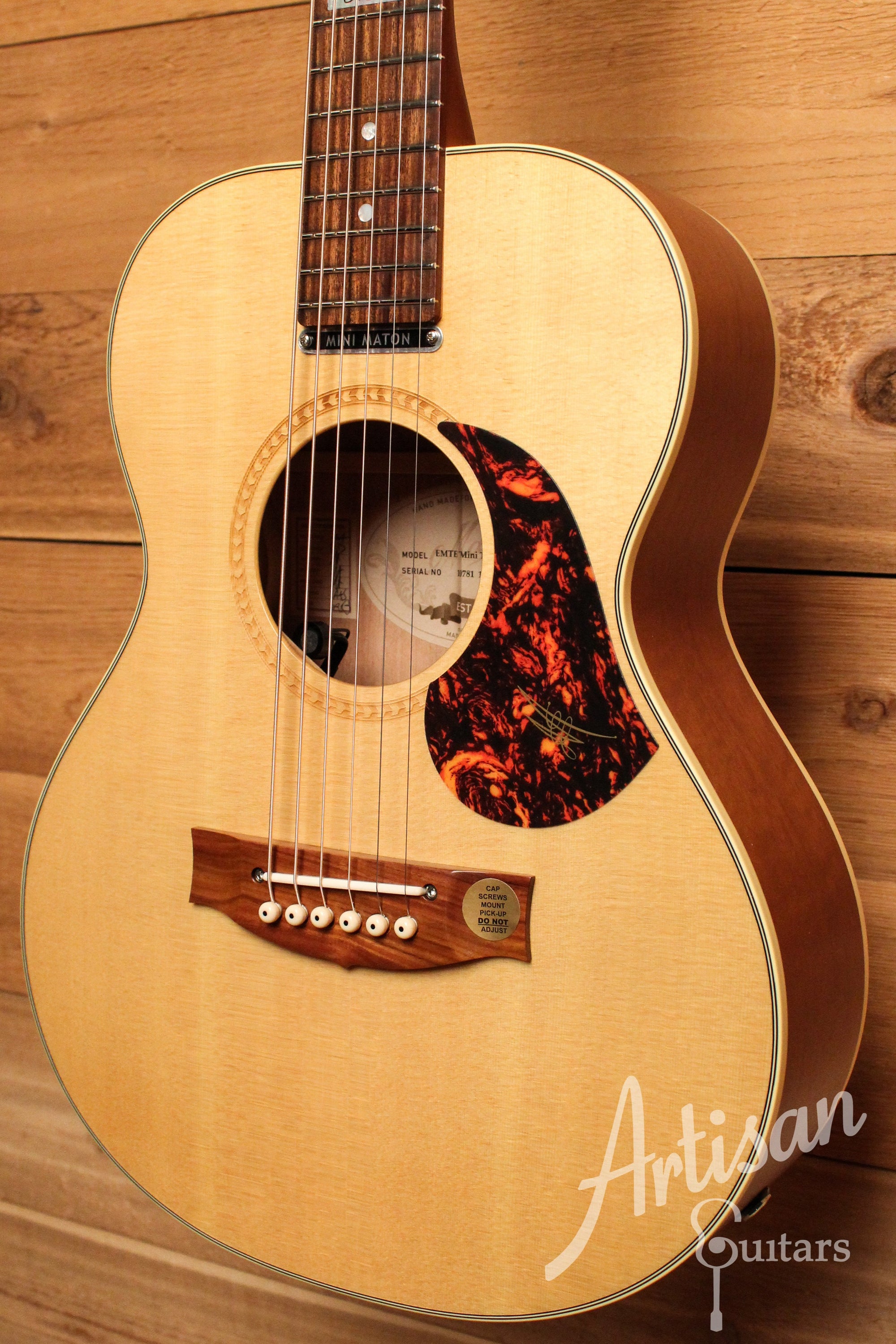 Maton EMTE Tommy Emmanuel Signature Mini Guitar Sitka Spuce and Queensland Maple ID-12223 - Artisan Guitars