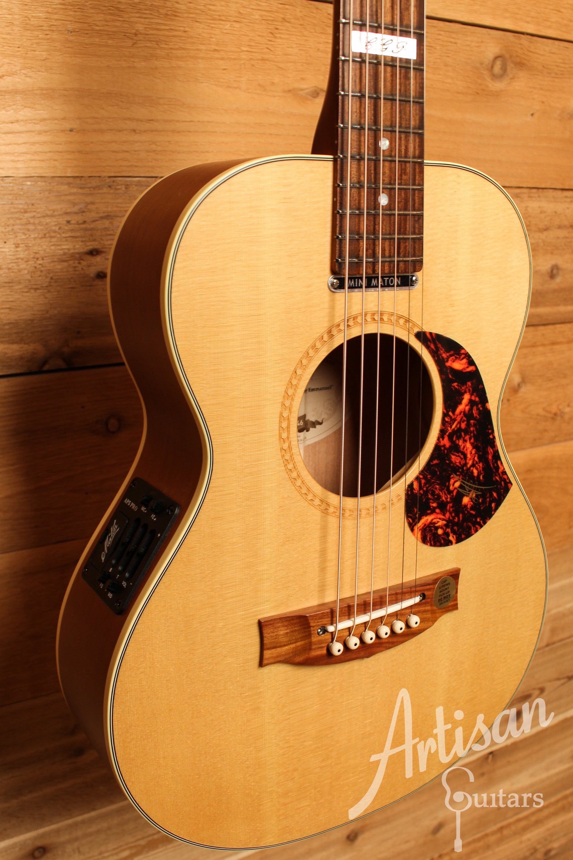 Maton EMTE Tommy Emmanuel Signature Mini Guitar Sitka Spuce and Queensland Maple ID-12223 - Artisan Guitars
