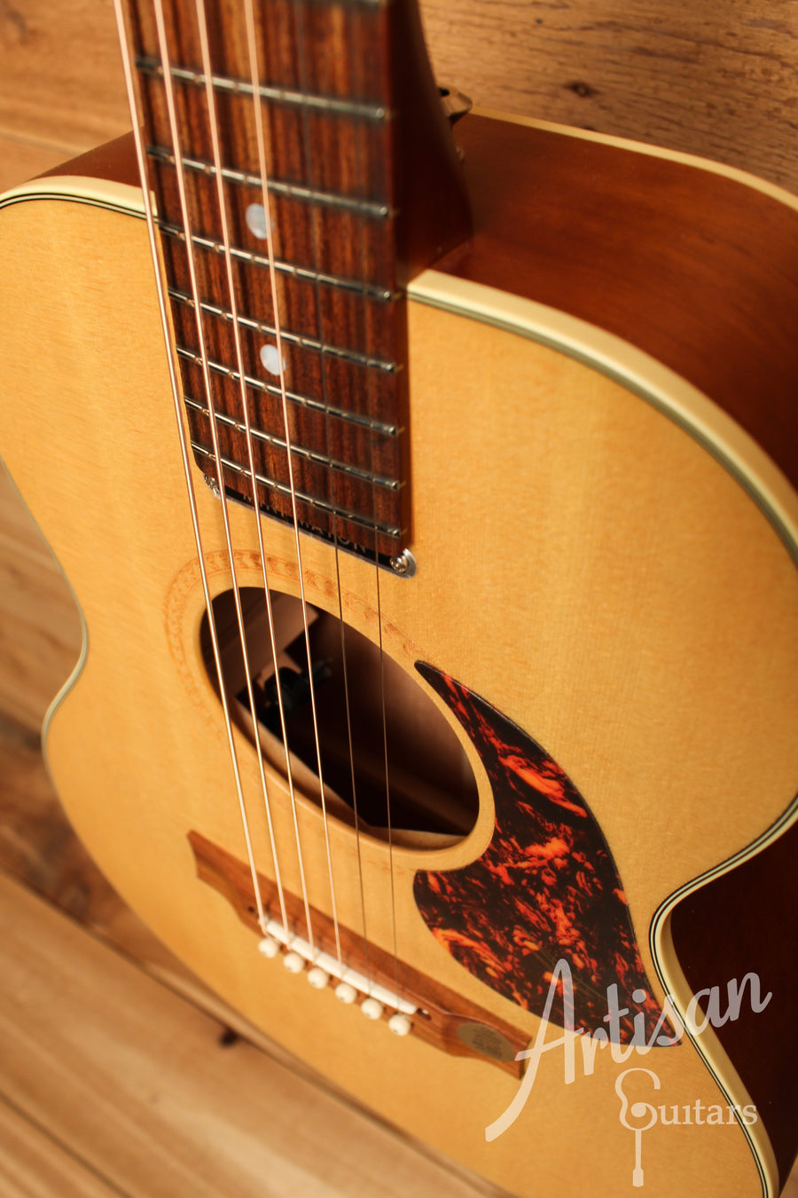 Maton EMTE Tommy Emmanuel Signature Mini Guitar Sitka Spuce and Queensland Maple ID-12223 - Artisan Guitars