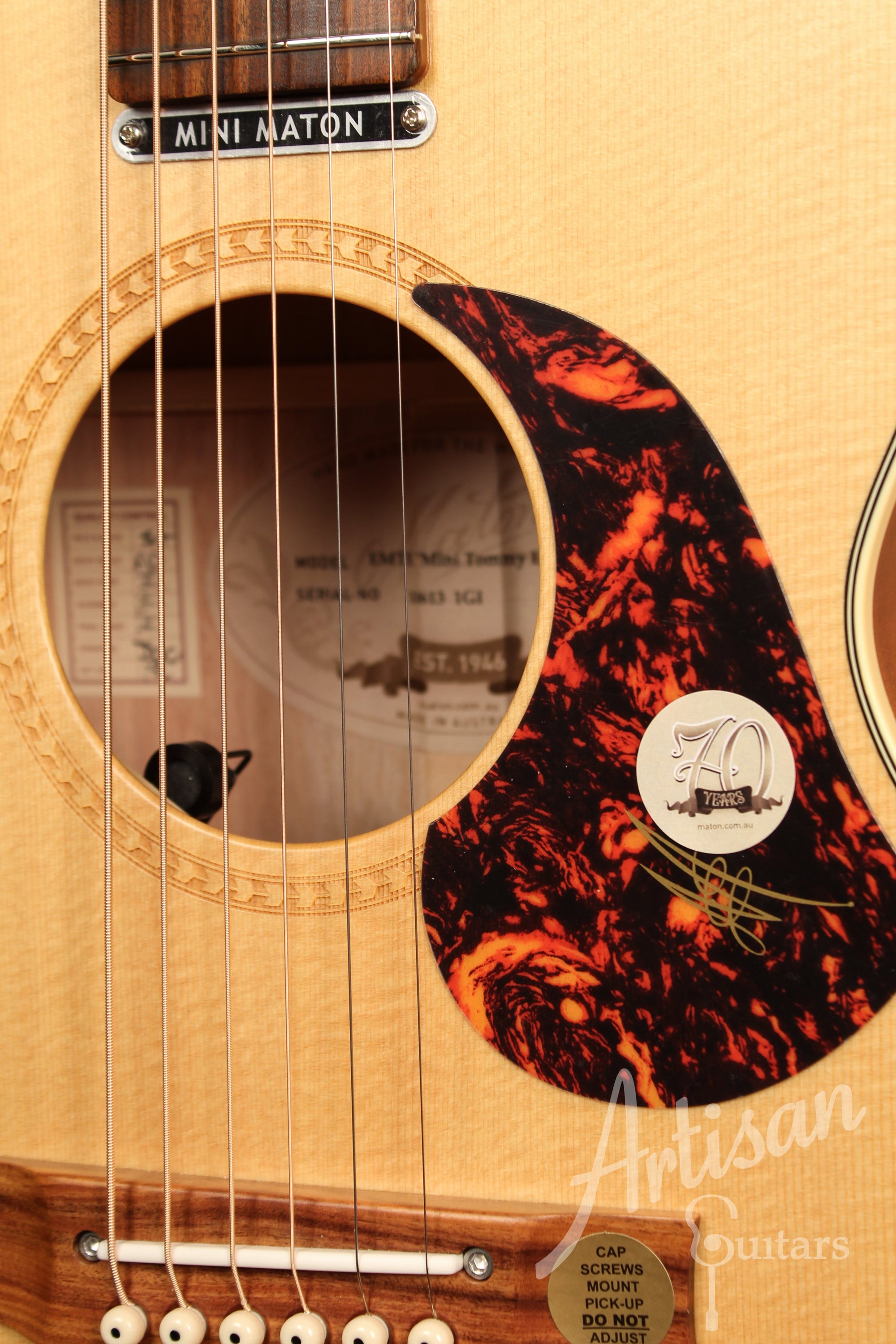 Maton EMTE Tommy Emmanuel Signature Mini Guitar Sitka Spuce and Queensland Maple ID-11570 - Artisan Guitars