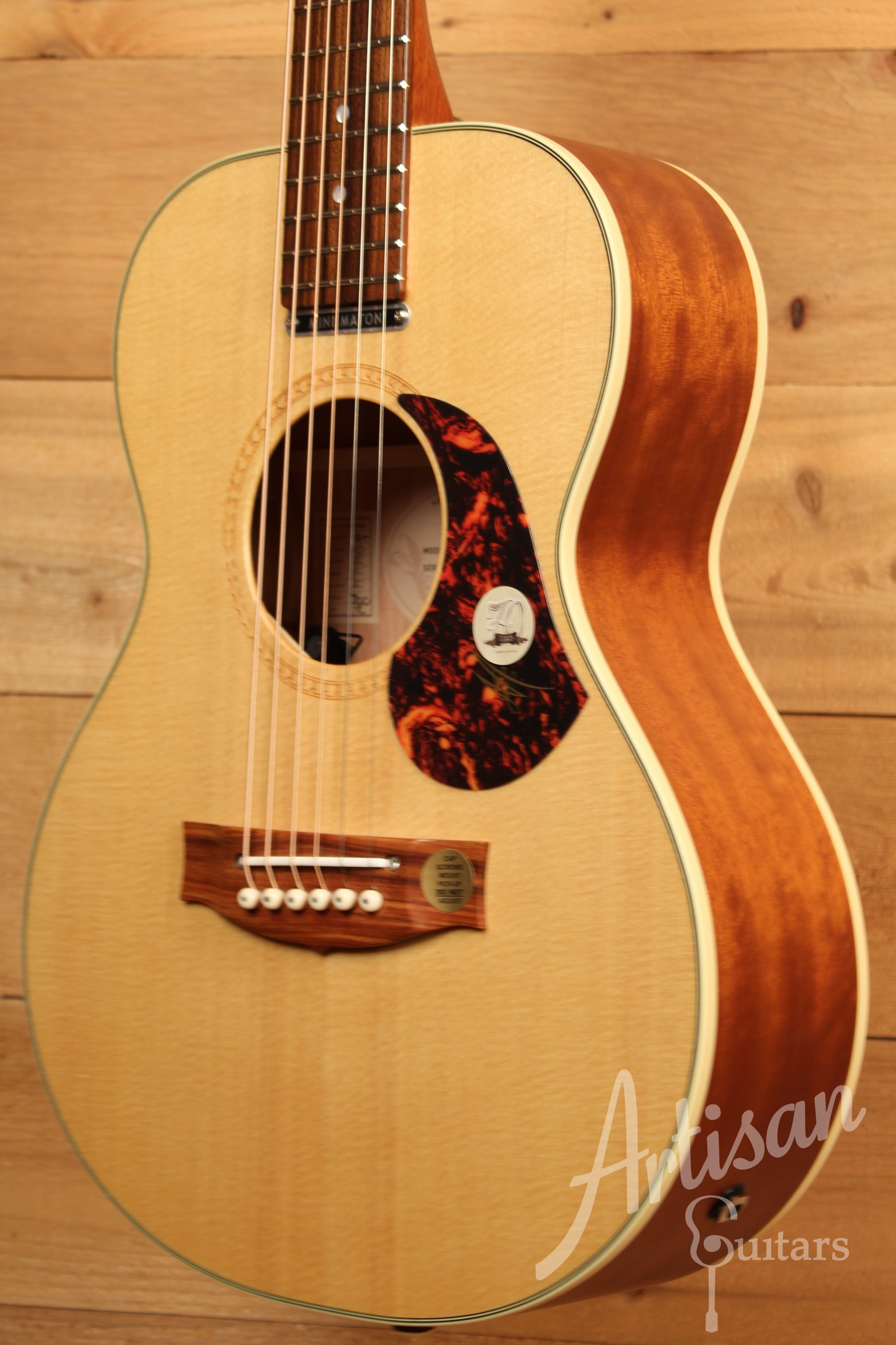 Maton EMTE Tommy Emmanuel Signature Mini Guitar Sitka Spuce and Queensland Maple ID-11570 - Artisan Guitars