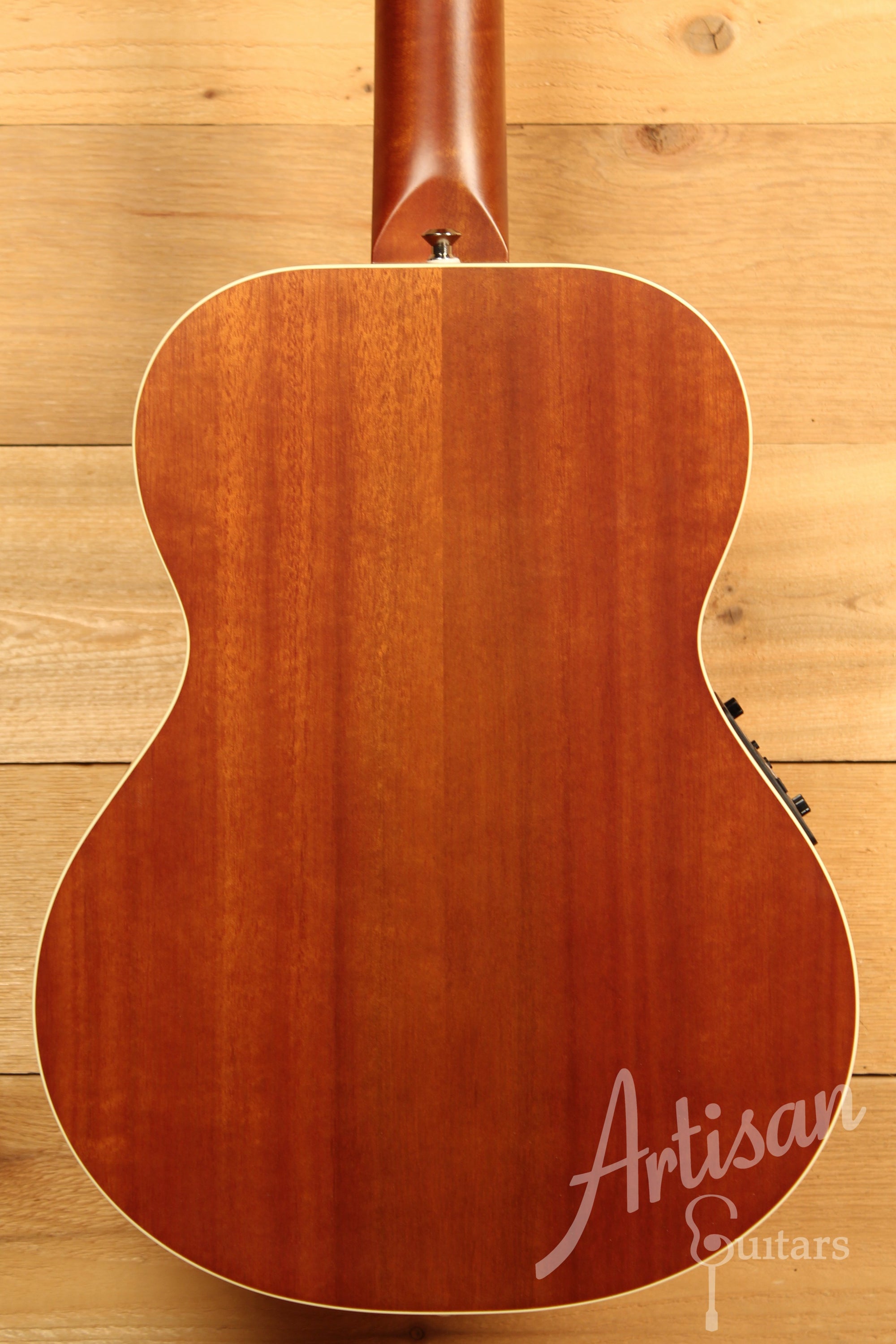 Maton EMTE Tommy Emmanuel Signature Mini Guitar Sitka Spuce and Queensland Maple ID-11570 - Artisan Guitars