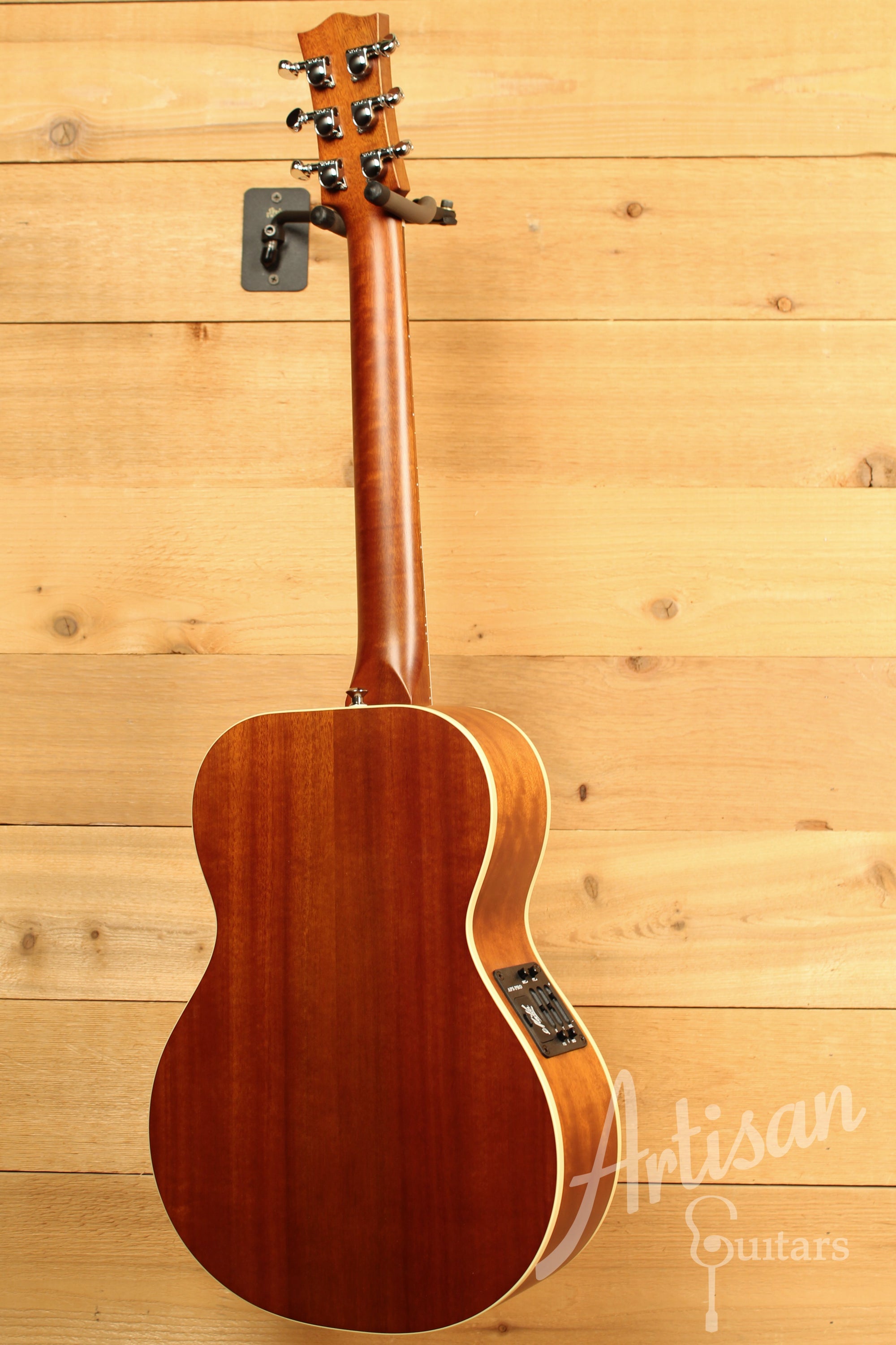 Maton EMTE Tommy Emmanuel Signature Mini Guitar Sitka Spuce and Queensland Maple ID-11570 - Artisan Guitars