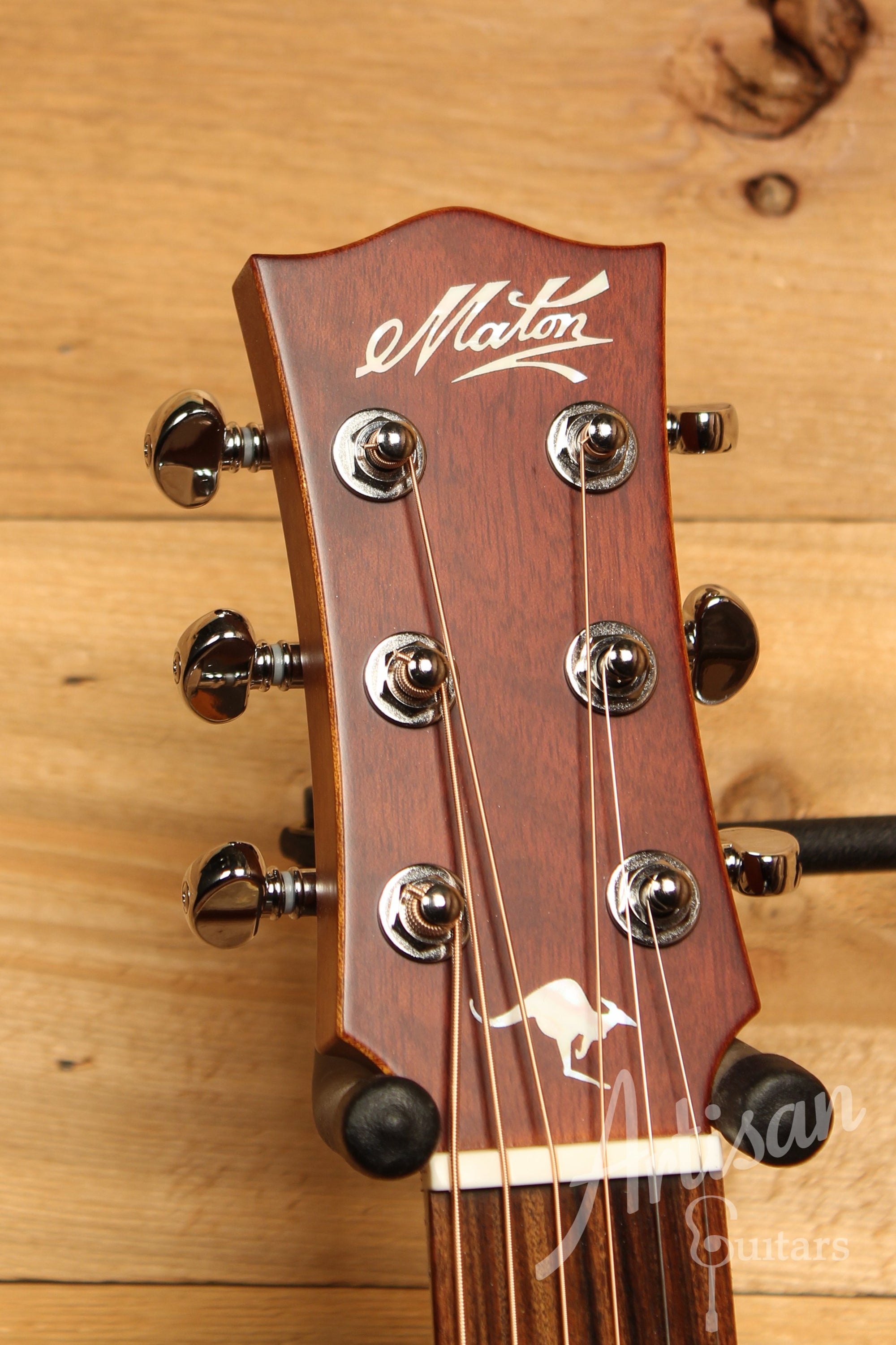 Maton EMTE Tommy Emmanuel Signature Mini Guitar Sitka Spuce and Queensland Maple ID-11570 - Artisan Guitars