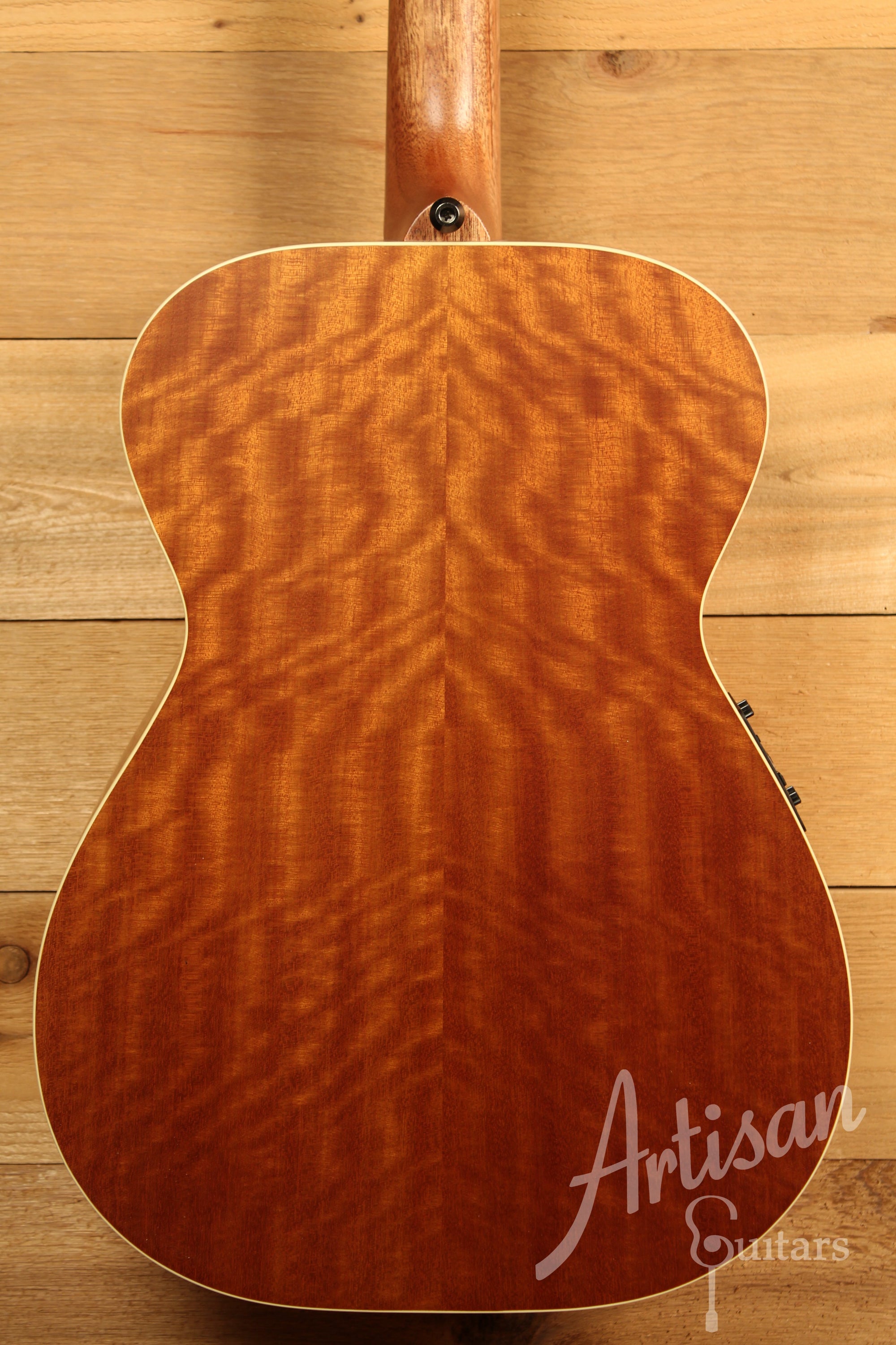 Maton T.E Personal Guitar Sitka Spruce and AAA"Bees Wings" Queensland Maple ID-11722 - Artisan Guitars