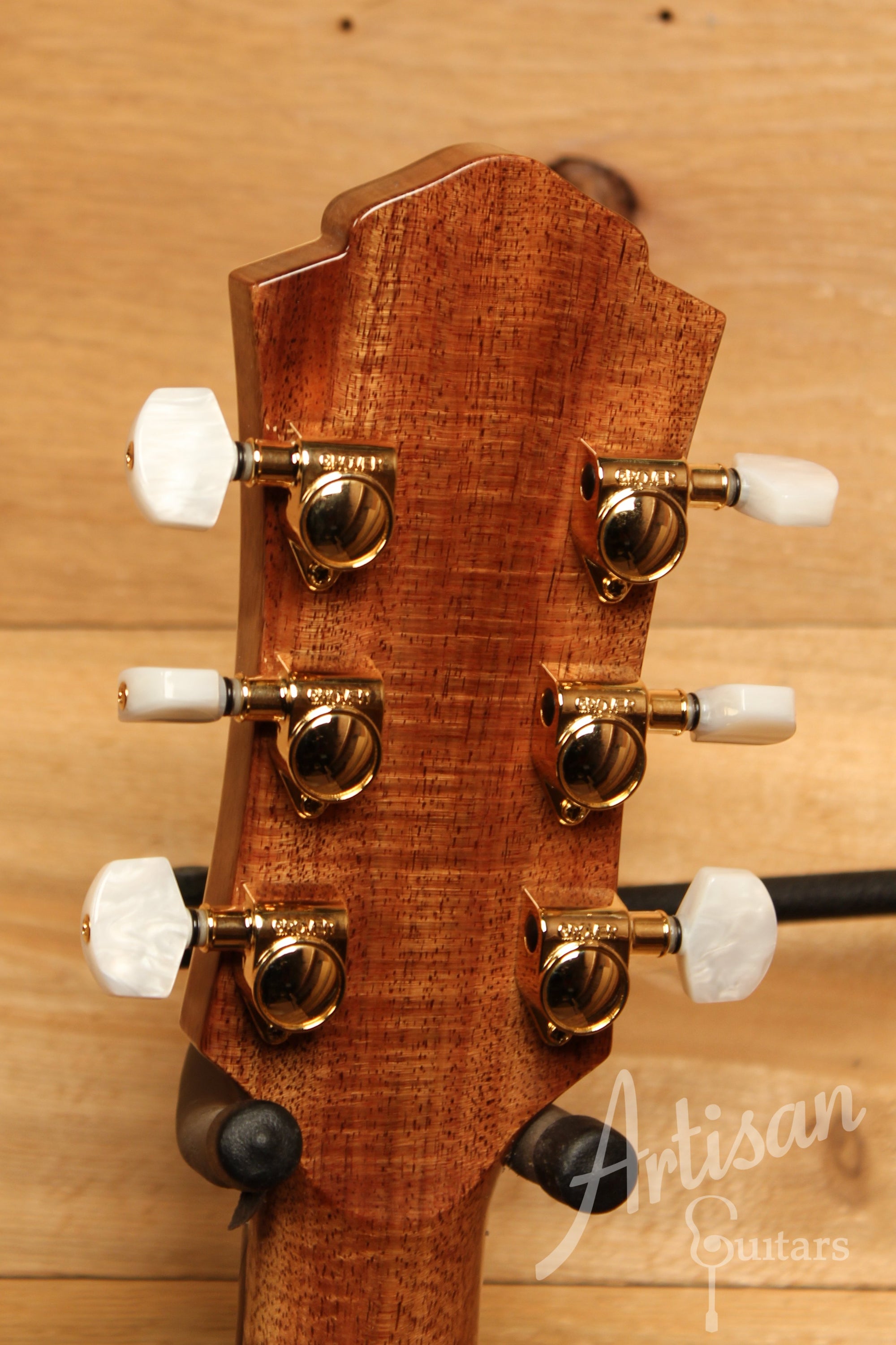 Maton WA May Custom Shop 808 Guitar with Sitka Spruce and Fiddleback Blackwood ID-11723 - Artisan Guitars