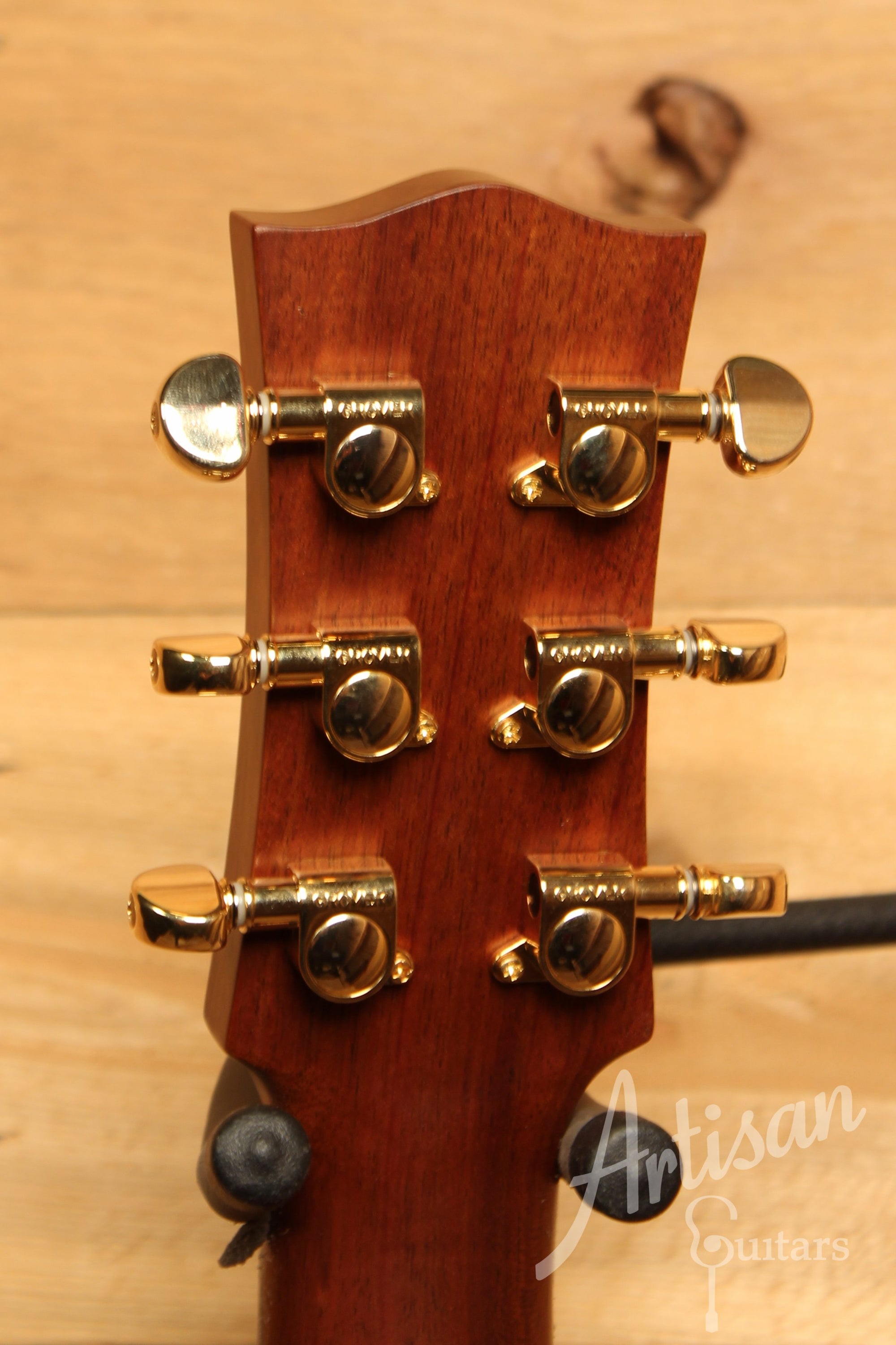 Maton EMD6 Mini Maton Diesel Sitka with Blackwood and Vintage Amber Sunburst Pre-Owned 2012 ID-11728 - Artisan Guitars