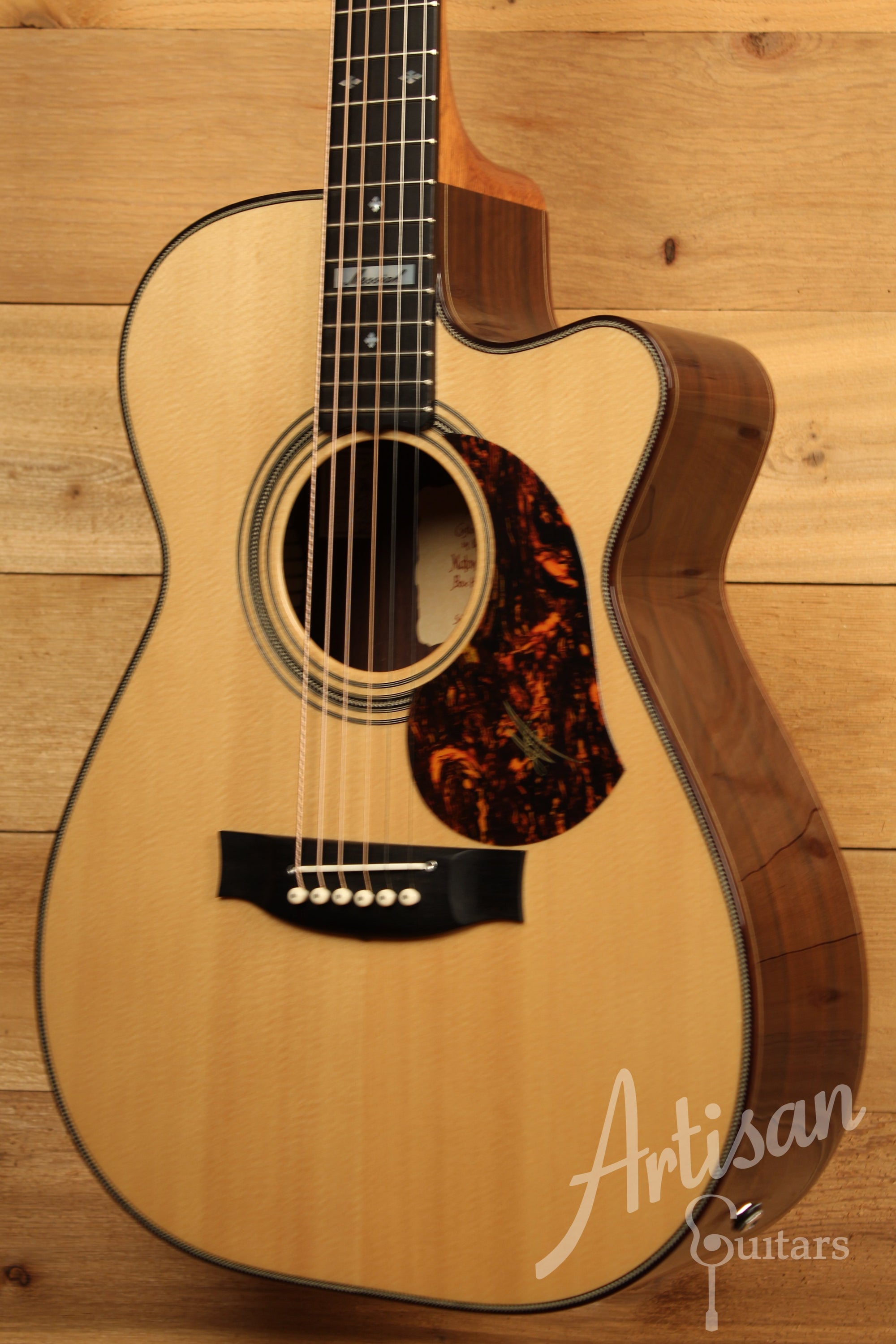 Maton EM 100C 808 Messiah Series Guitar with Sitka and Indian Rosewood Cutaway Pre-Owned 2011 ID-11731 - Artisan Guitars