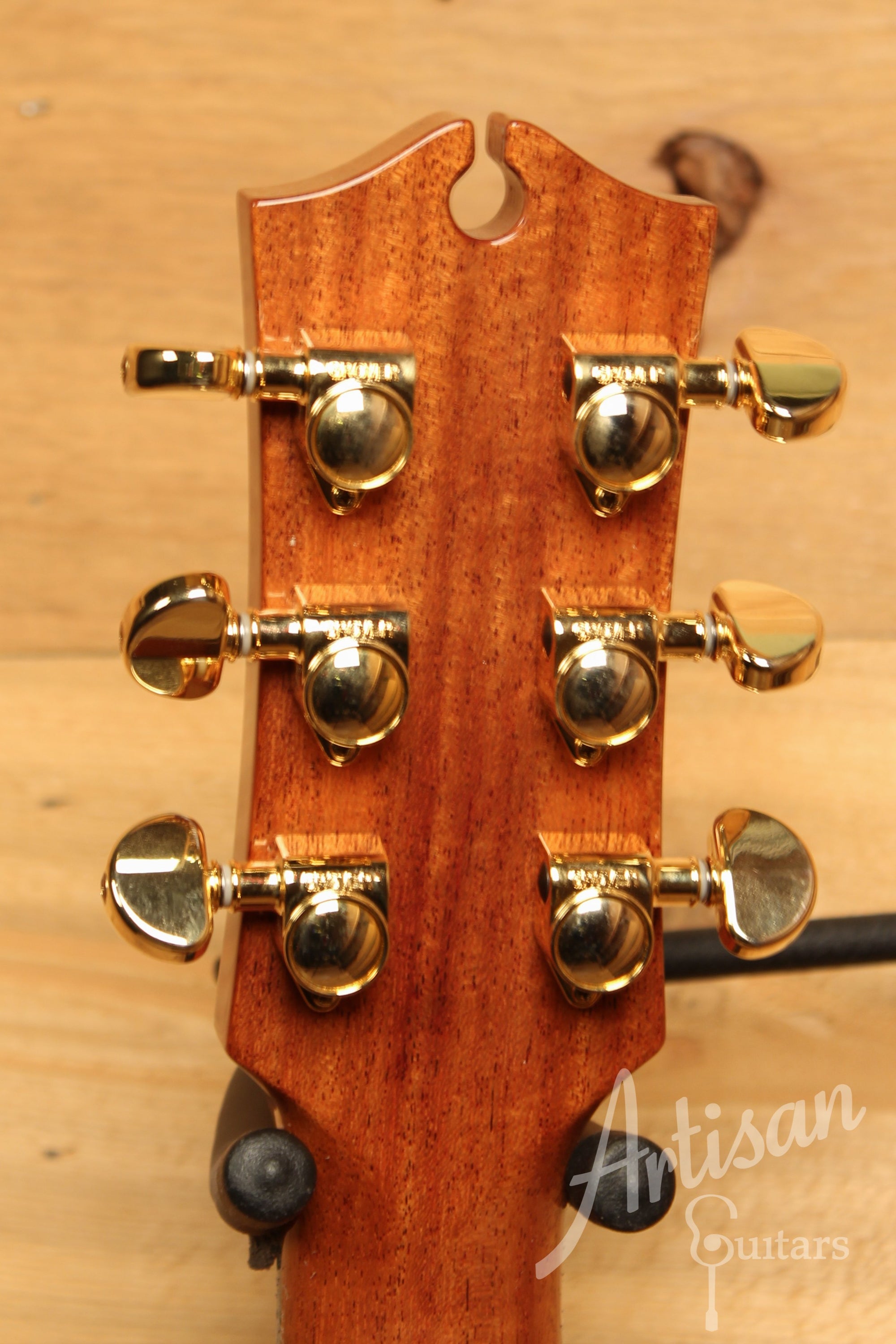 Maton EM 100C 808 Messiah Series Guitar with Sitka and Indian Rosewood Cutaway Pre-Owned 2011 ID-11731 - Artisan Guitars