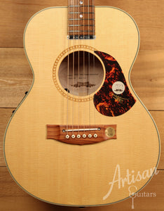 Maton EMTE Tommy Emmanuel Signature Mini Guitar Sitka Spuce and Queensland Maple ID-11761 - Artisan Guitars