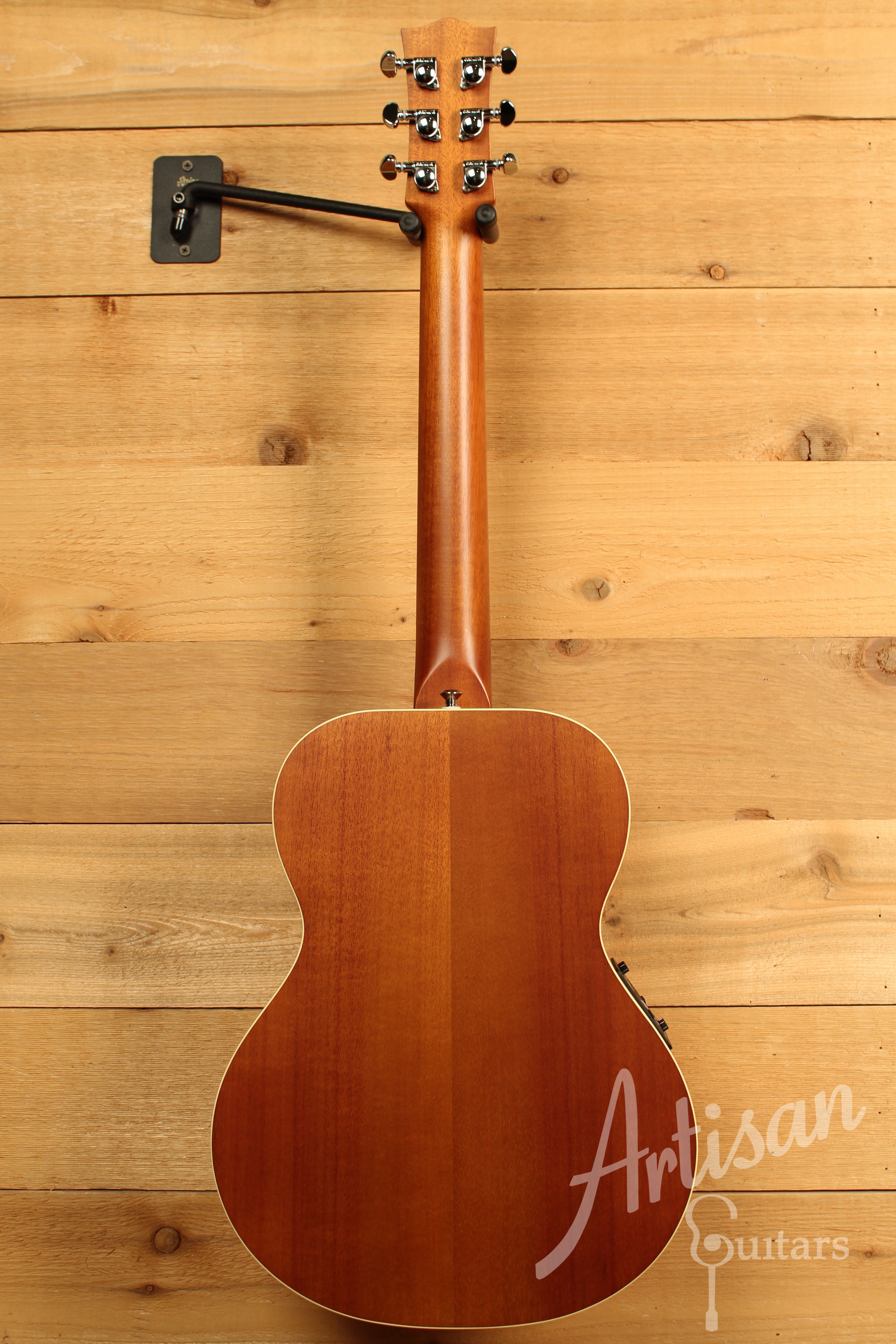 Maton EMTE Tommy Emmanuel Signature Mini Guitar Sitka Spuce and Queensland Maple ID-11761 - Artisan Guitars