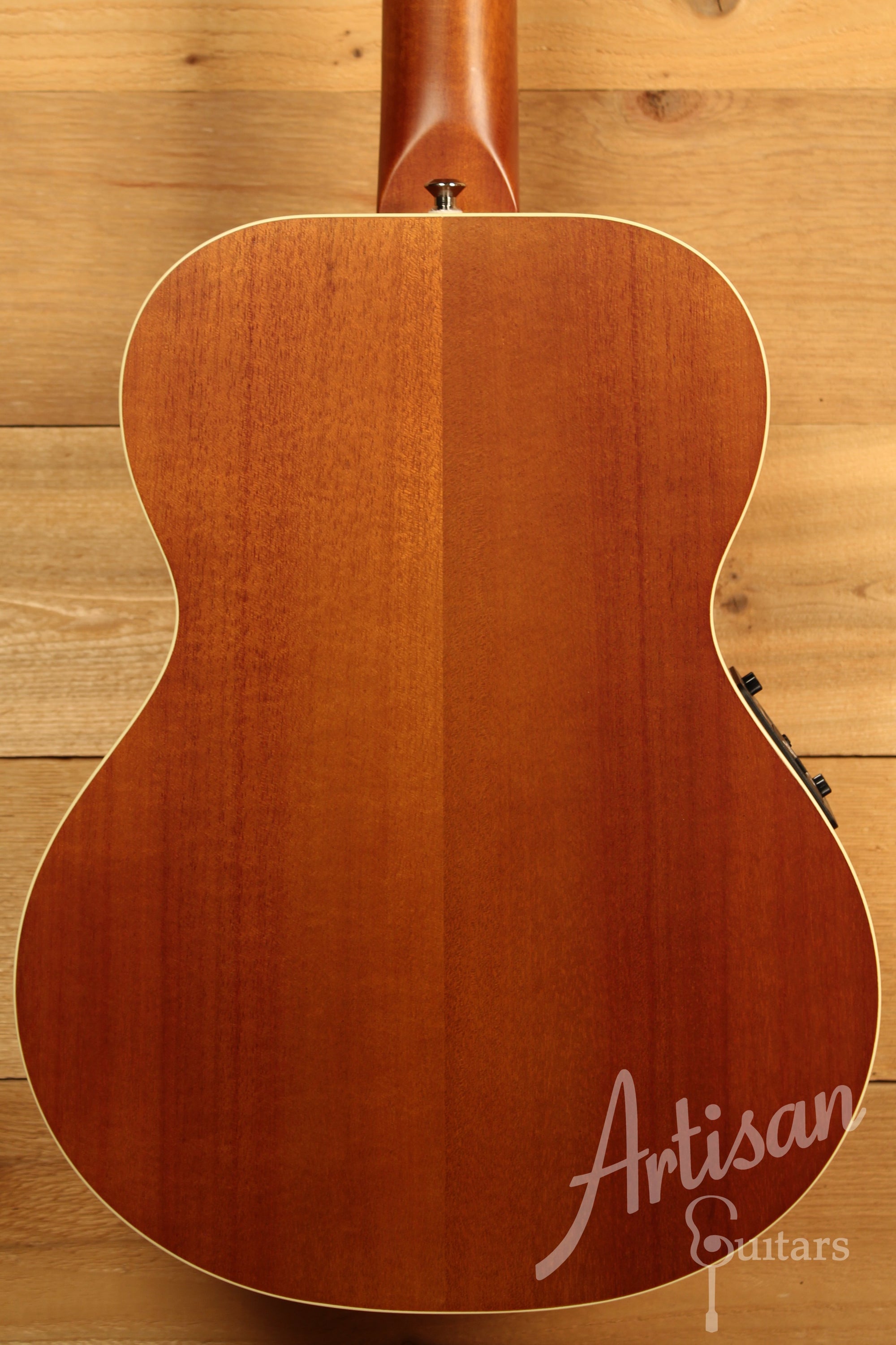 Maton EMTE Tommy Emmanuel Signature Mini Guitar Sitka Spuce and Queensland Maple ID-11761 - Artisan Guitars
