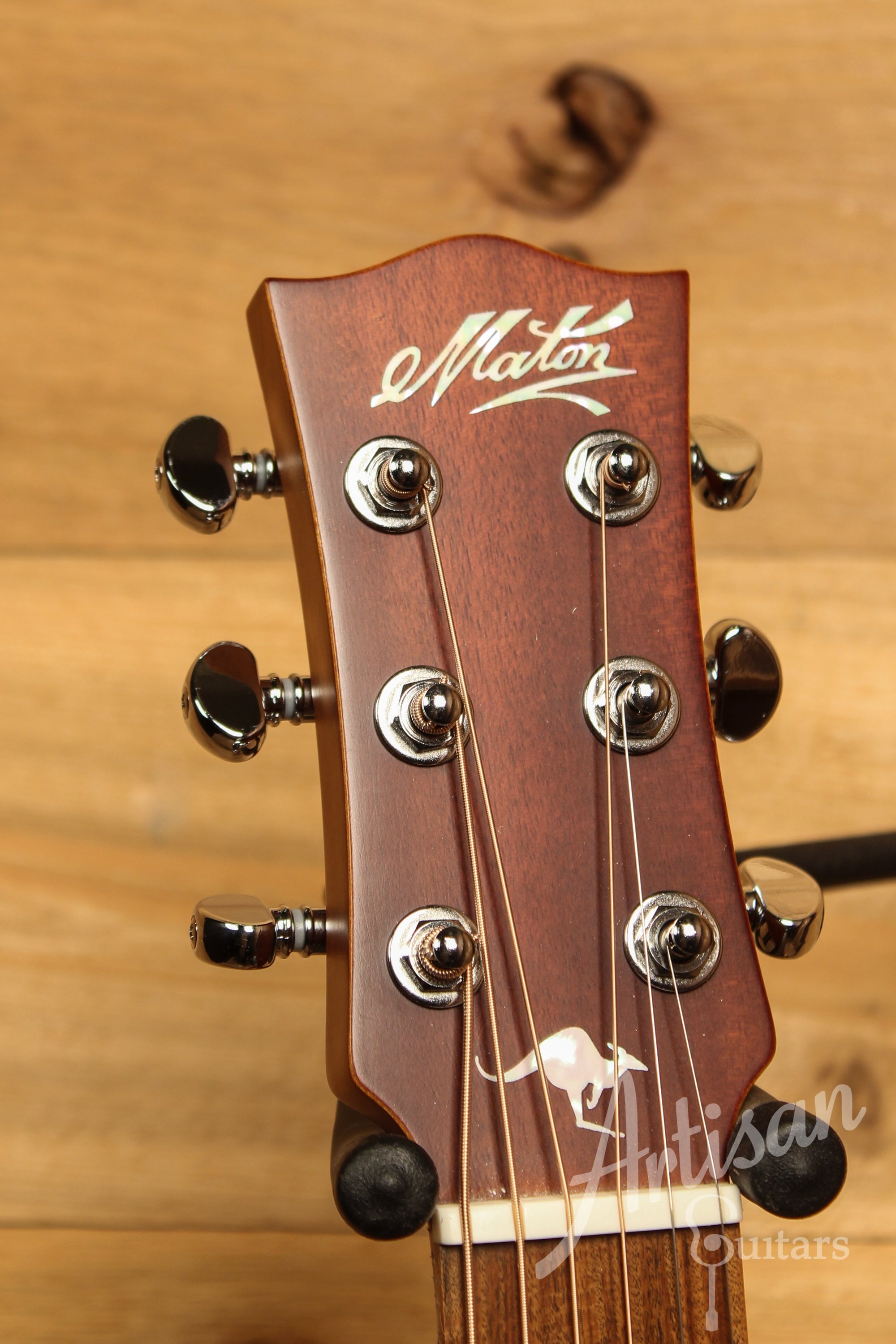 Maton EMTE Tommy Emmanuel Signature Mini Guitar Sitka Spuce and Queensland Maple ID-11761 - Artisan Guitars