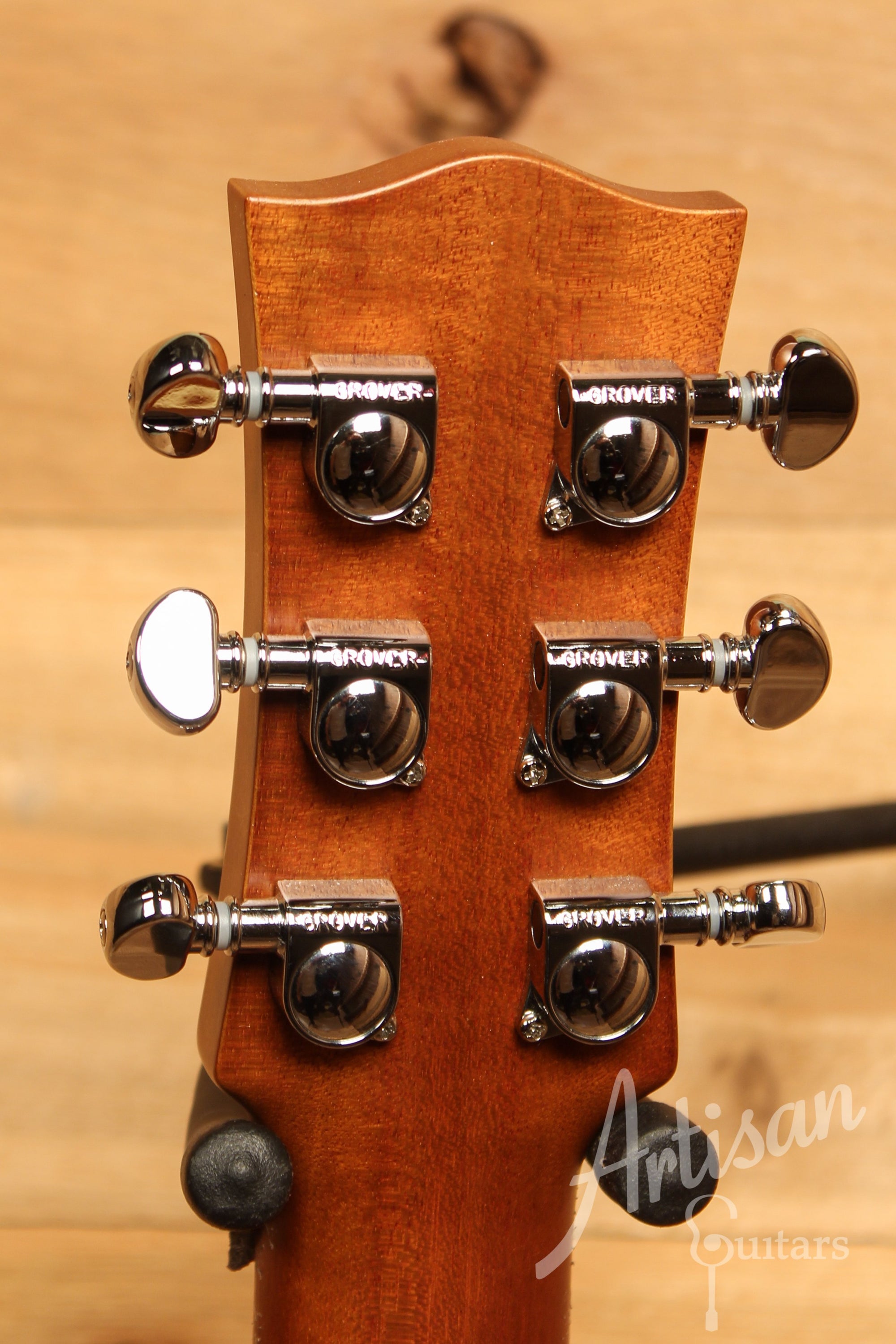 Maton EMTE Tommy Emmanuel Signature Mini Guitar Sitka Spuce and Queensland Maple ID-11761 - Artisan Guitars