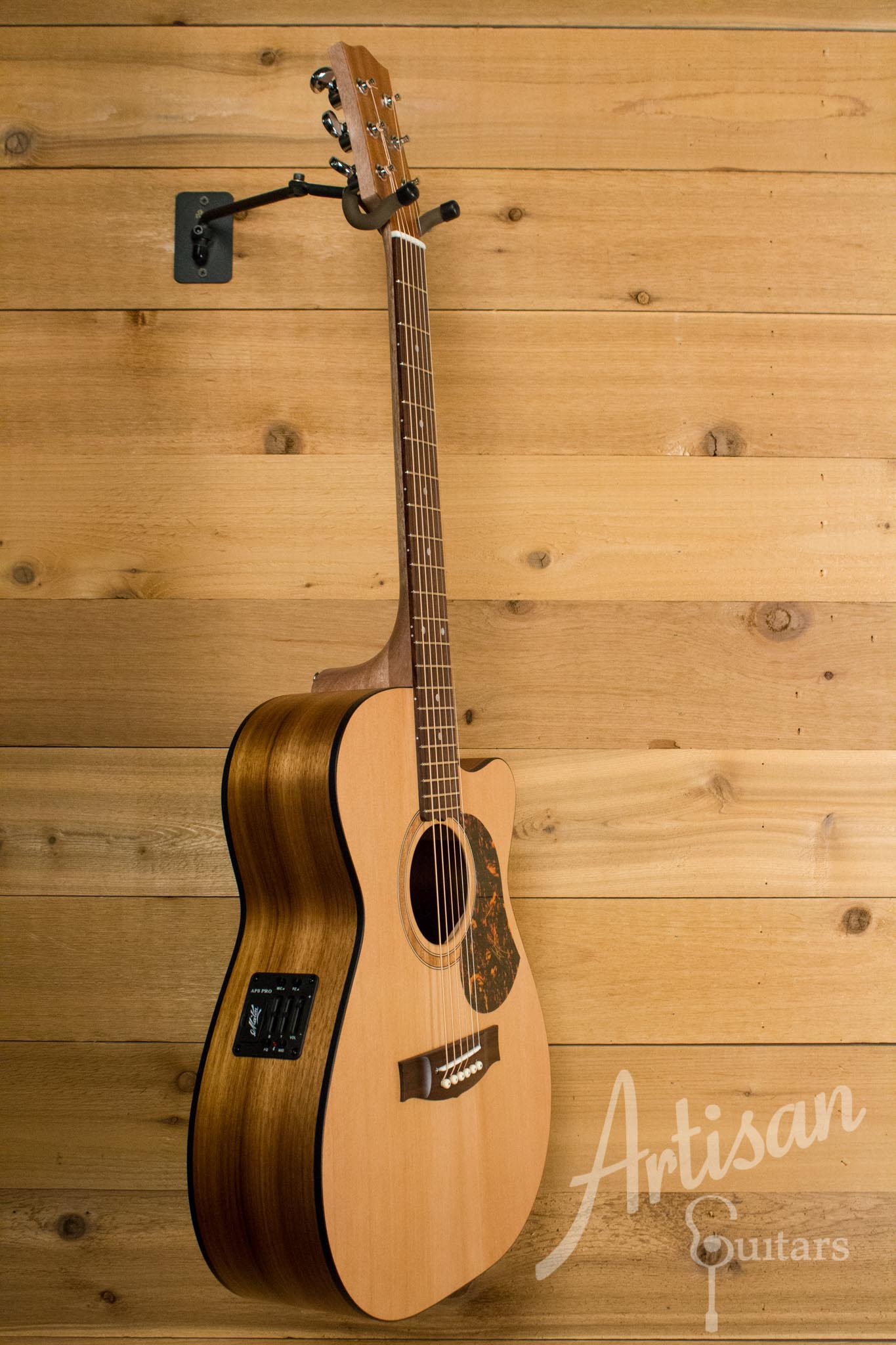 Maton SRS808C Guitar Western Red Cedar and Solid Blackwood Cutaway ID-10547 - Artisan Guitars