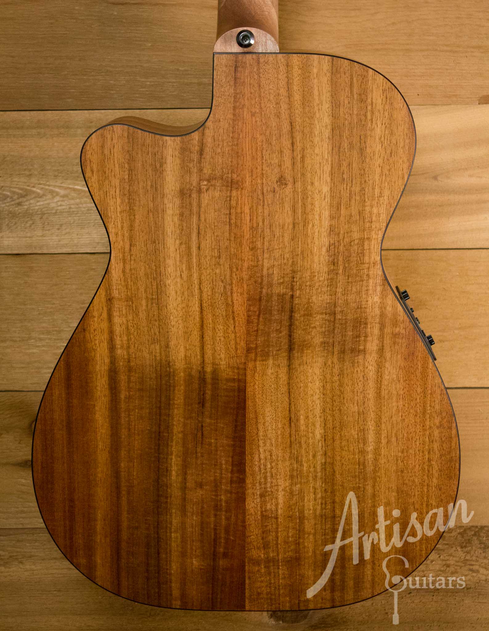 Maton SRS808C Guitar Western Red Cedar and Solid Blackwood Cutaway ID-10547 - Artisan Guitars