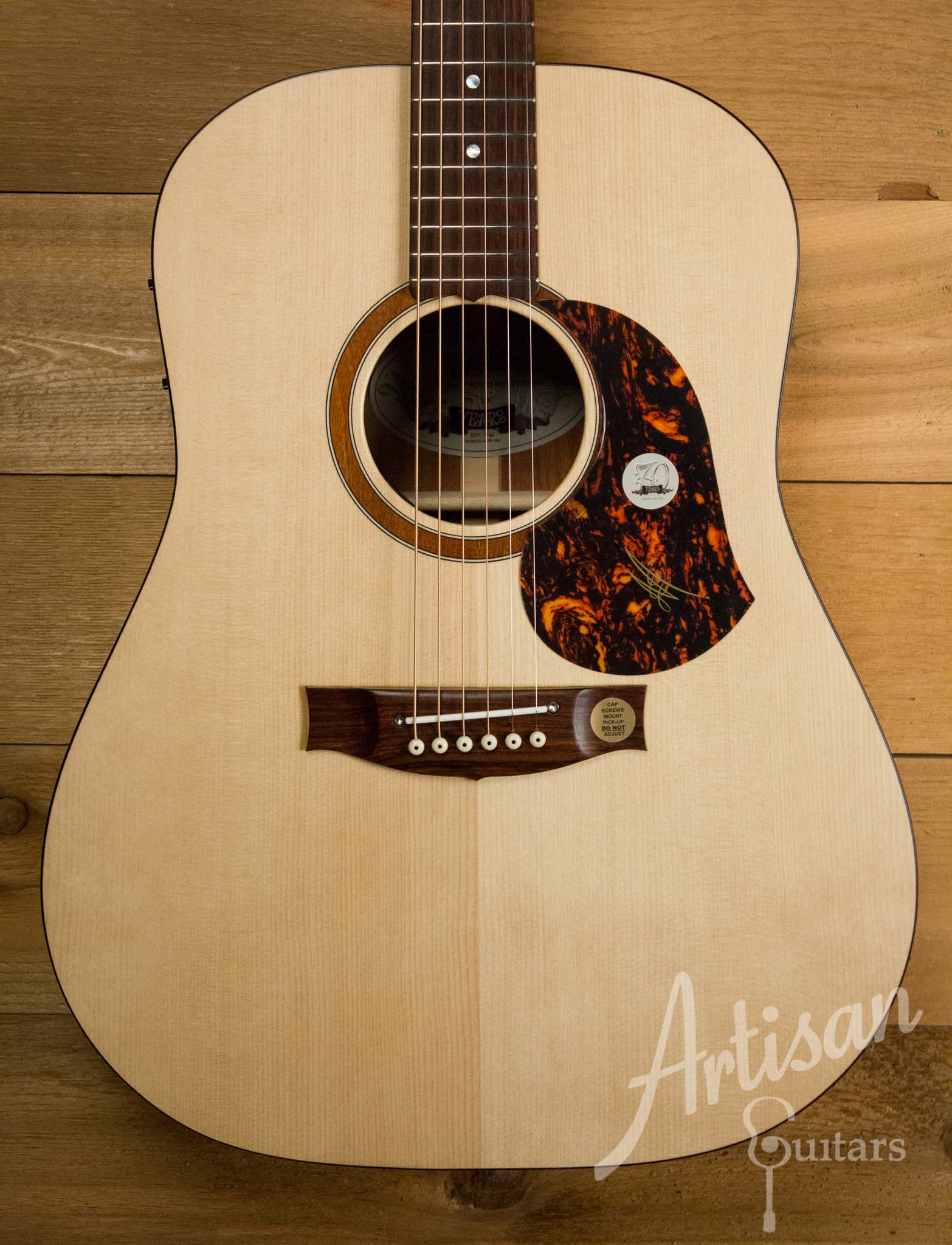 Maton SRS70 Guitar Solid Road Series Sitka and Blackwood AP5 Pro ID-10545 - Artisan Guitars