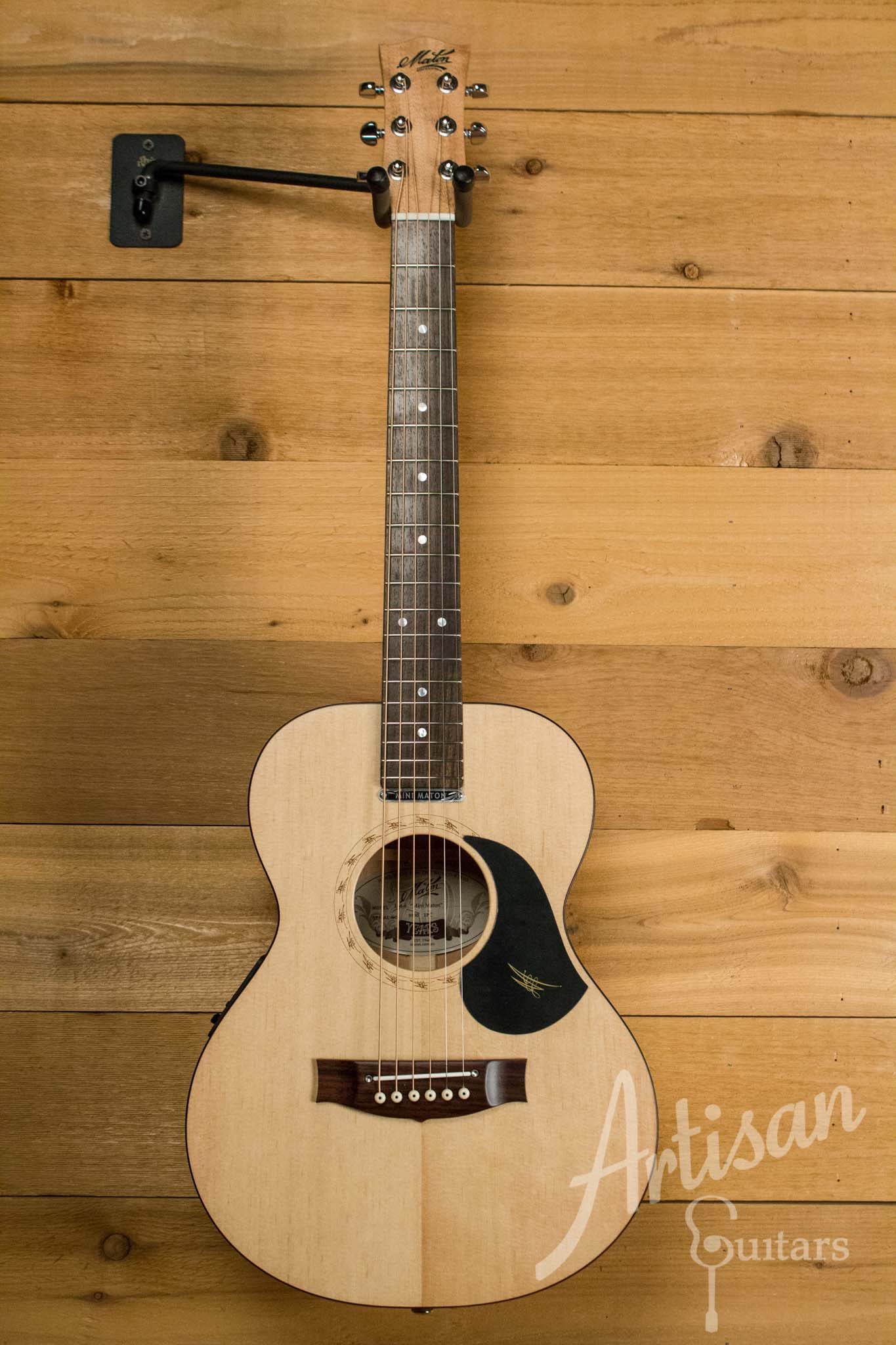 Maton EM6 Mini Guitar Sitka Spuce and Queensland Maple ID-10548 - Artisan Guitars