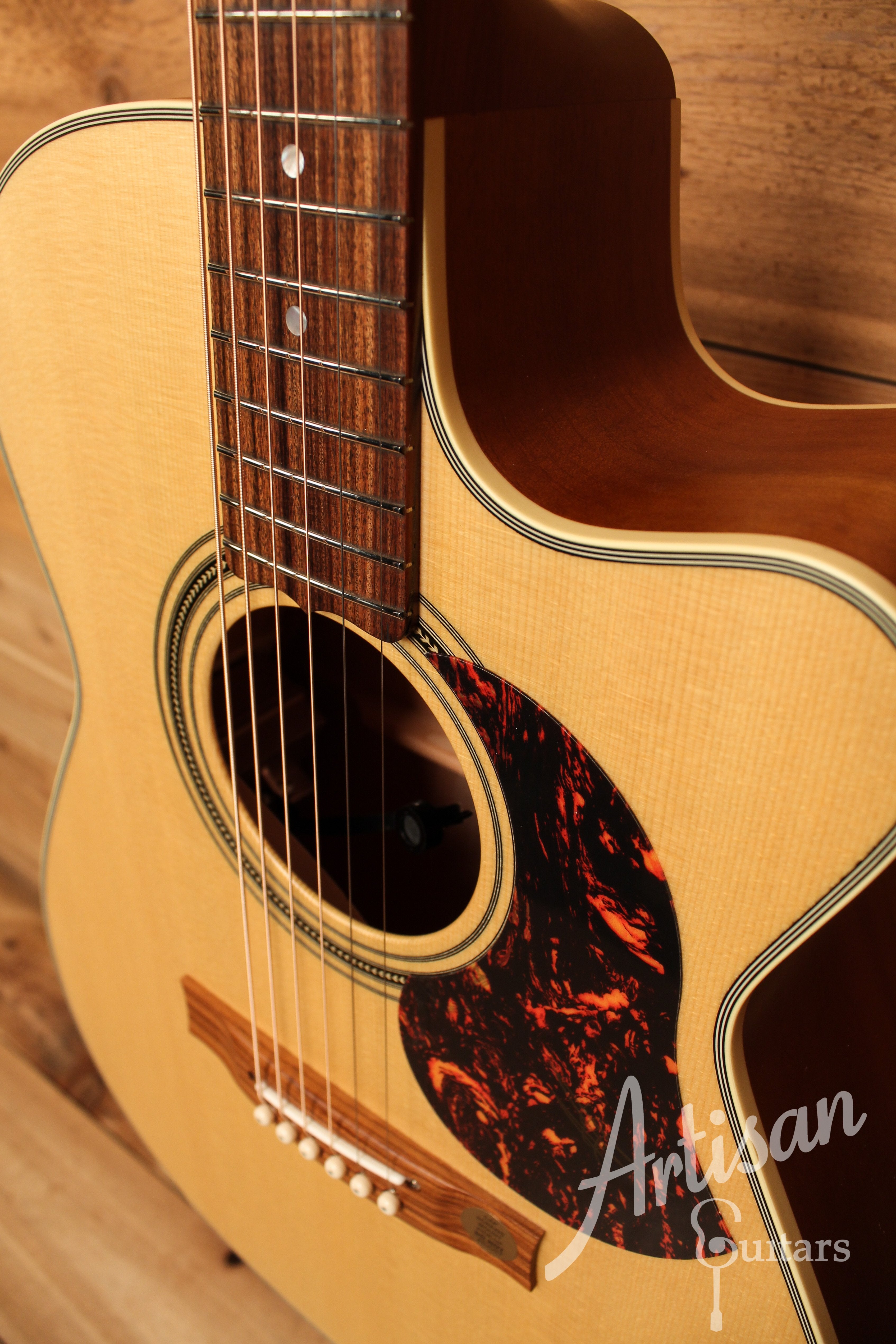 Maton EBG 808C TE Tommy Emmanuel Signature Guitar w/ Cutaway ID-12570 - Artisan Guitars
