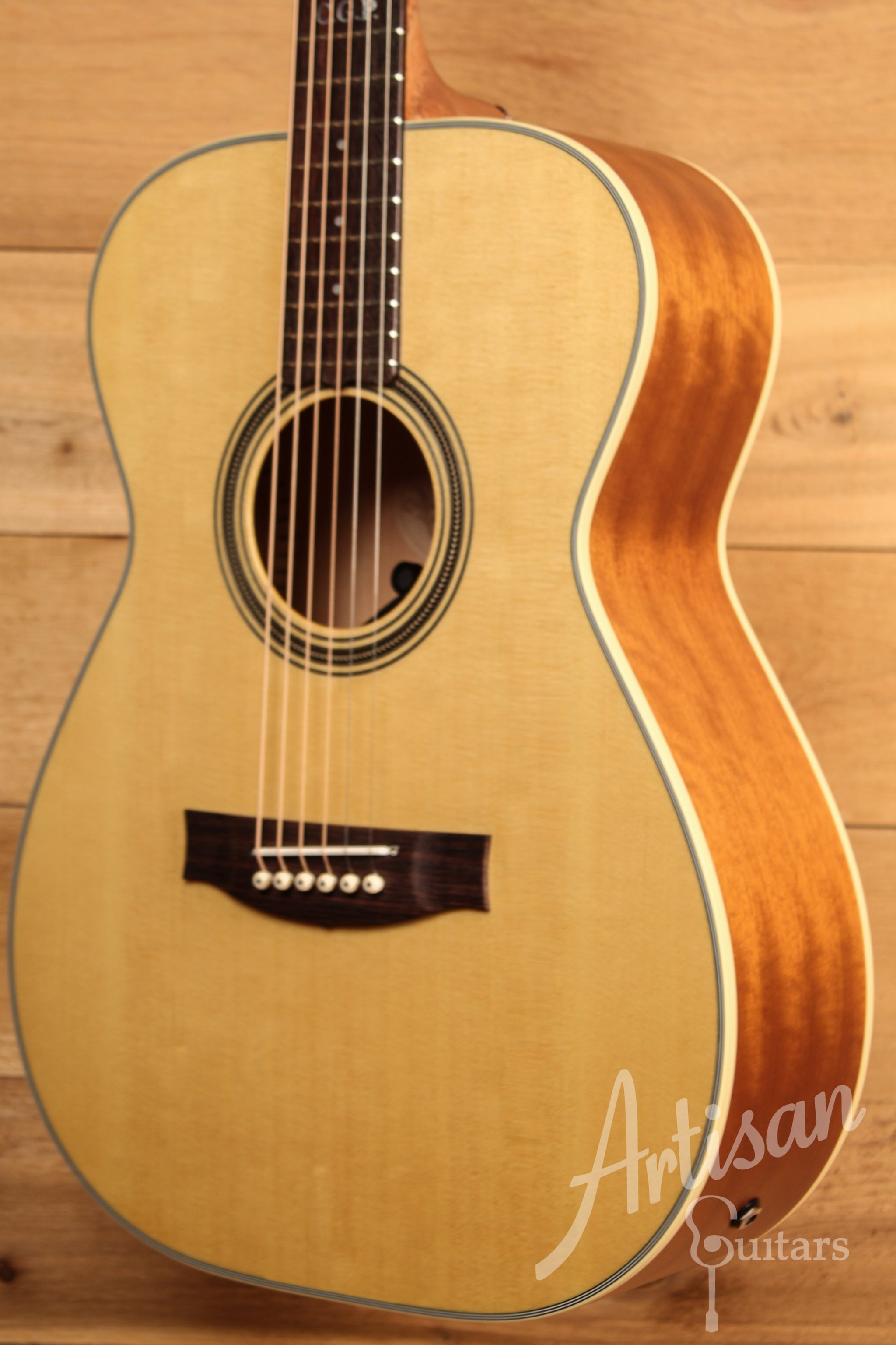 Maton T.E Personal Guitar Sitka Spruce and AAA"Bees Wings" Queensland Maple ID-11826 - Artisan Guitars