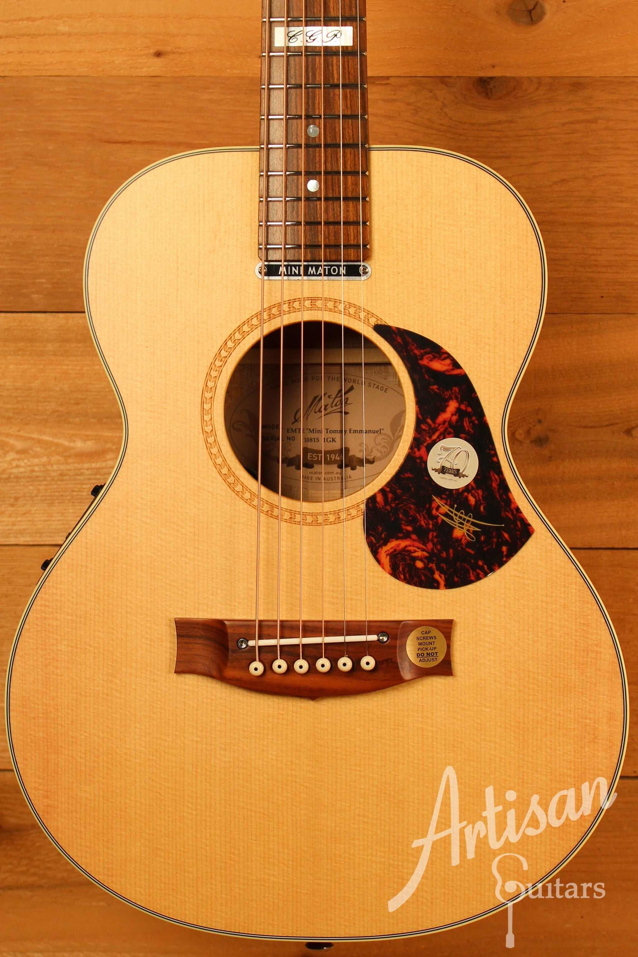Maton EMTE Tommy Emmanuel Signature Mini Guitar Sitka Spuce and Queensland Maple ID-12324 - Artisan Guitars
