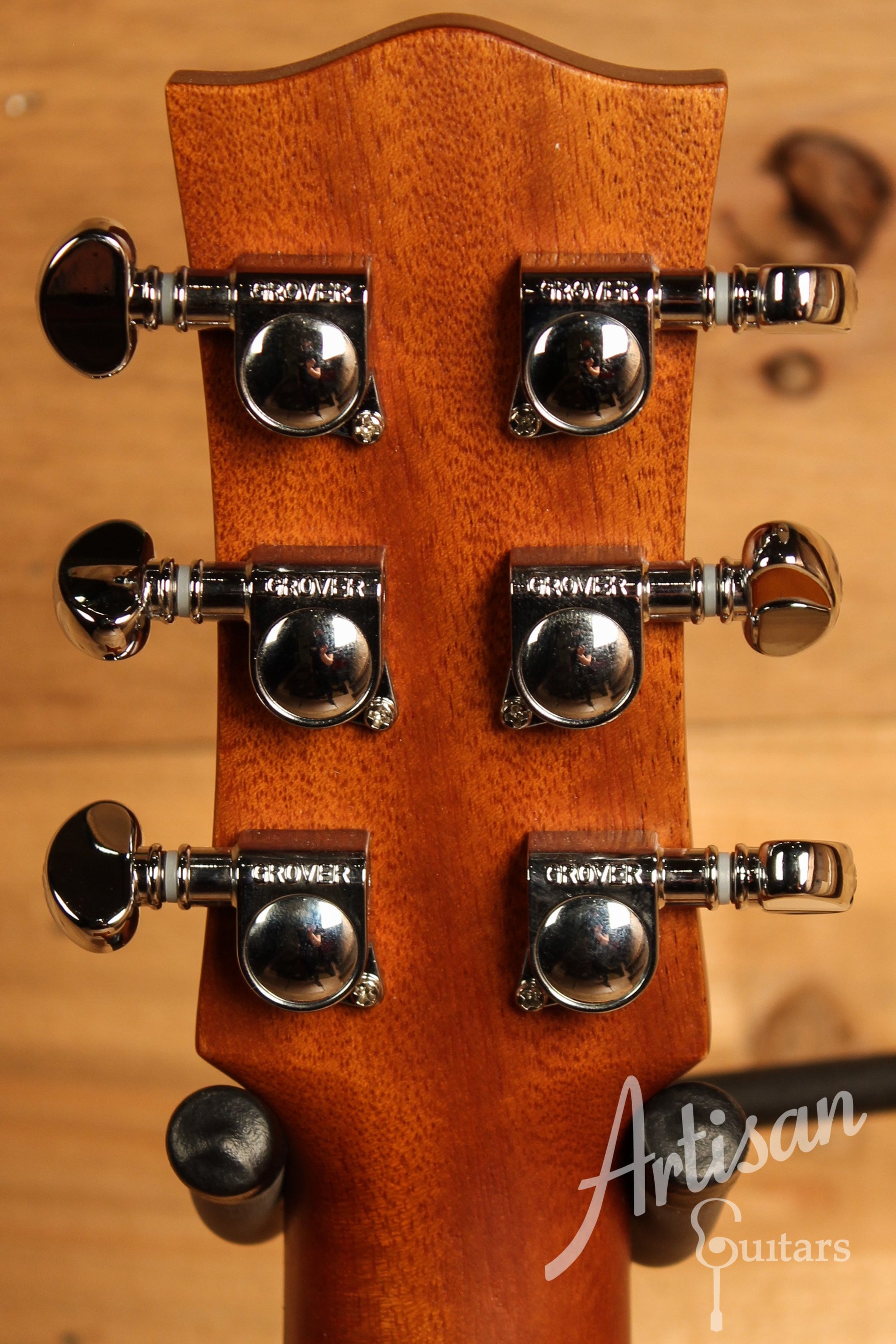 Maton EMTE Tommy Emmanuel Signature Mini Guitar Sitka Spuce and Queensland Maple ID-12324 - Artisan Guitars