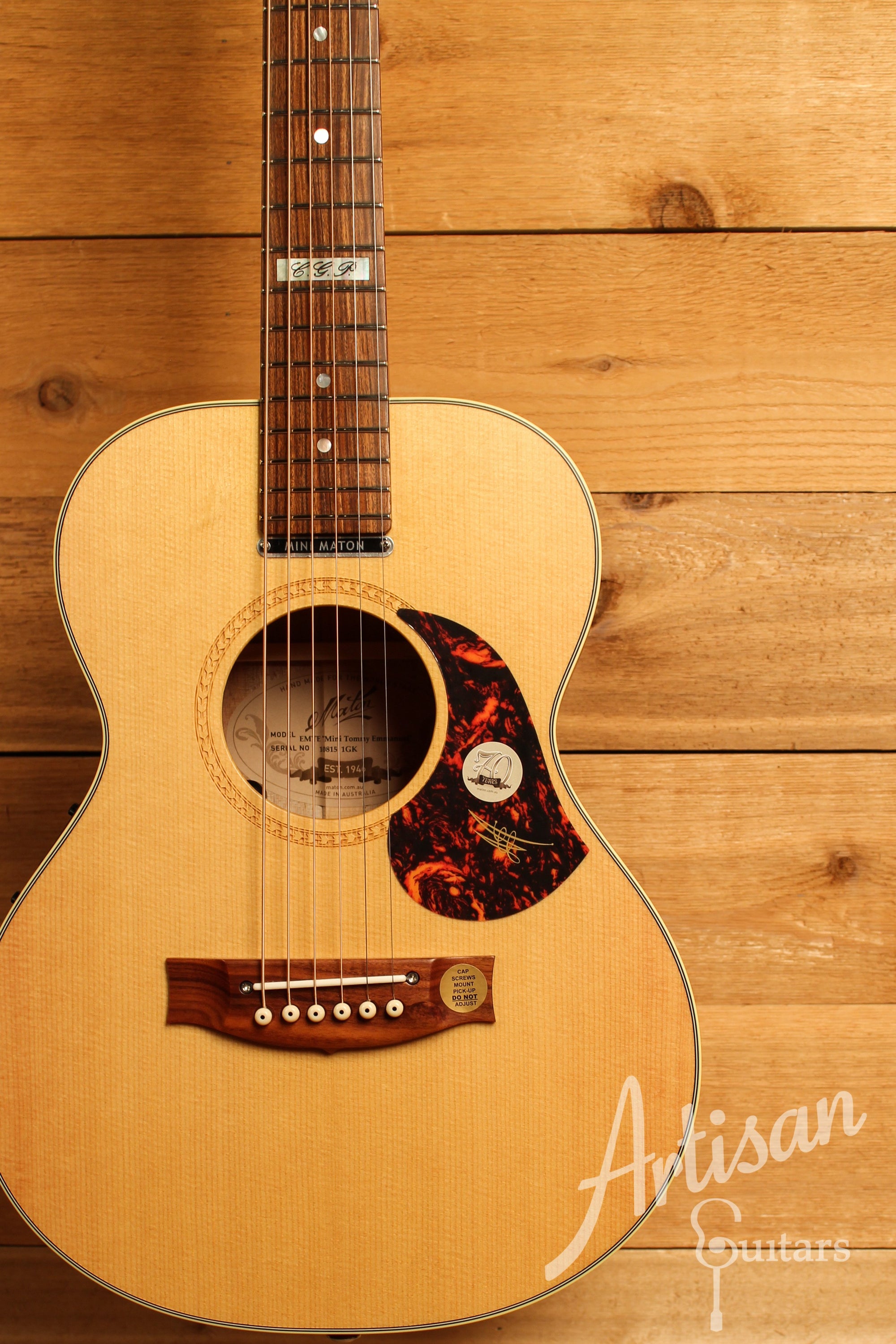Maton EMTE Tommy Emmanuel Signature Mini Guitar Sitka Spuce and Queensland Maple ID-12324 - Artisan Guitars