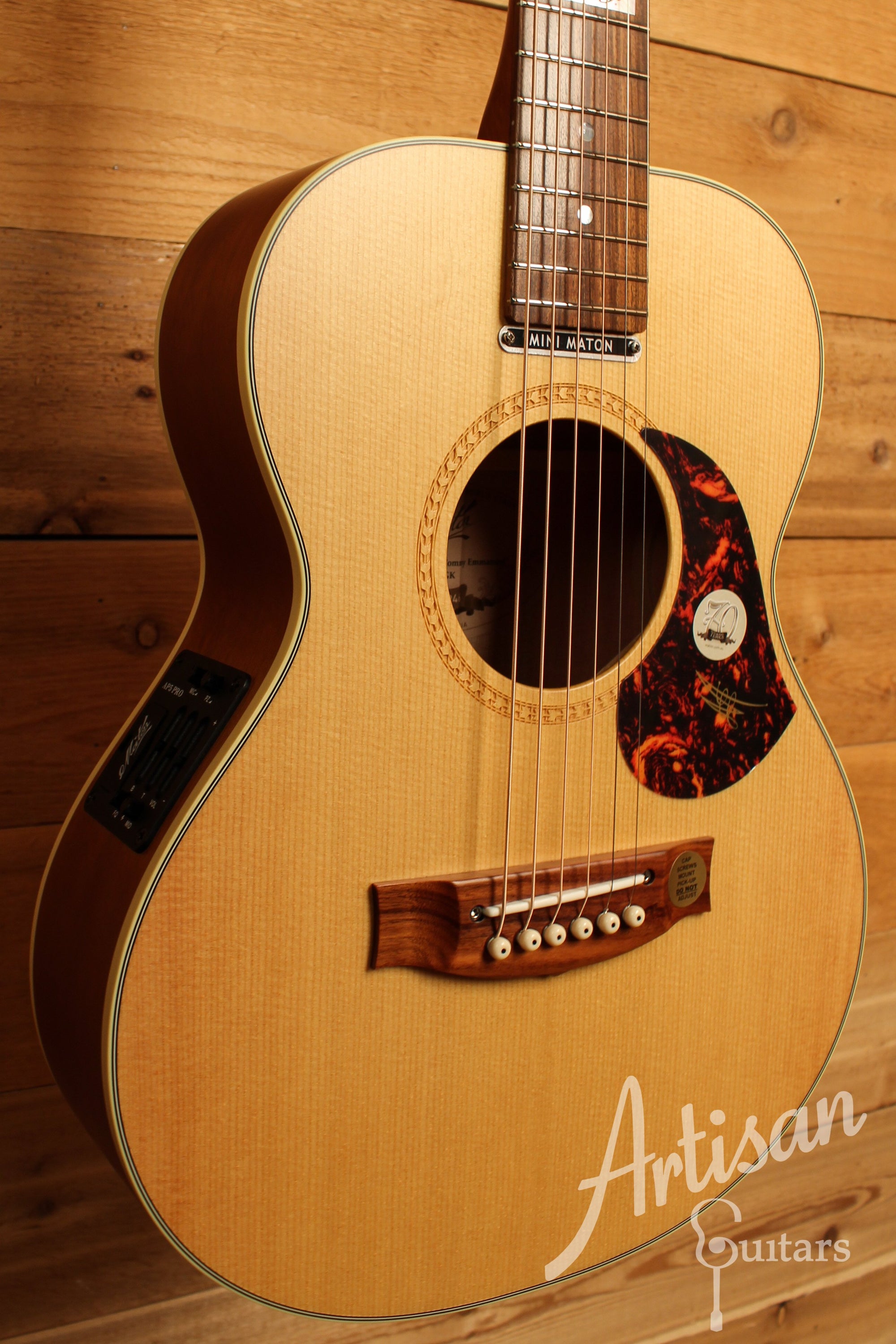 Maton EMTE Tommy Emmanuel Signature Mini Guitar Sitka Spuce and Queensland Maple ID-12324 - Artisan Guitars