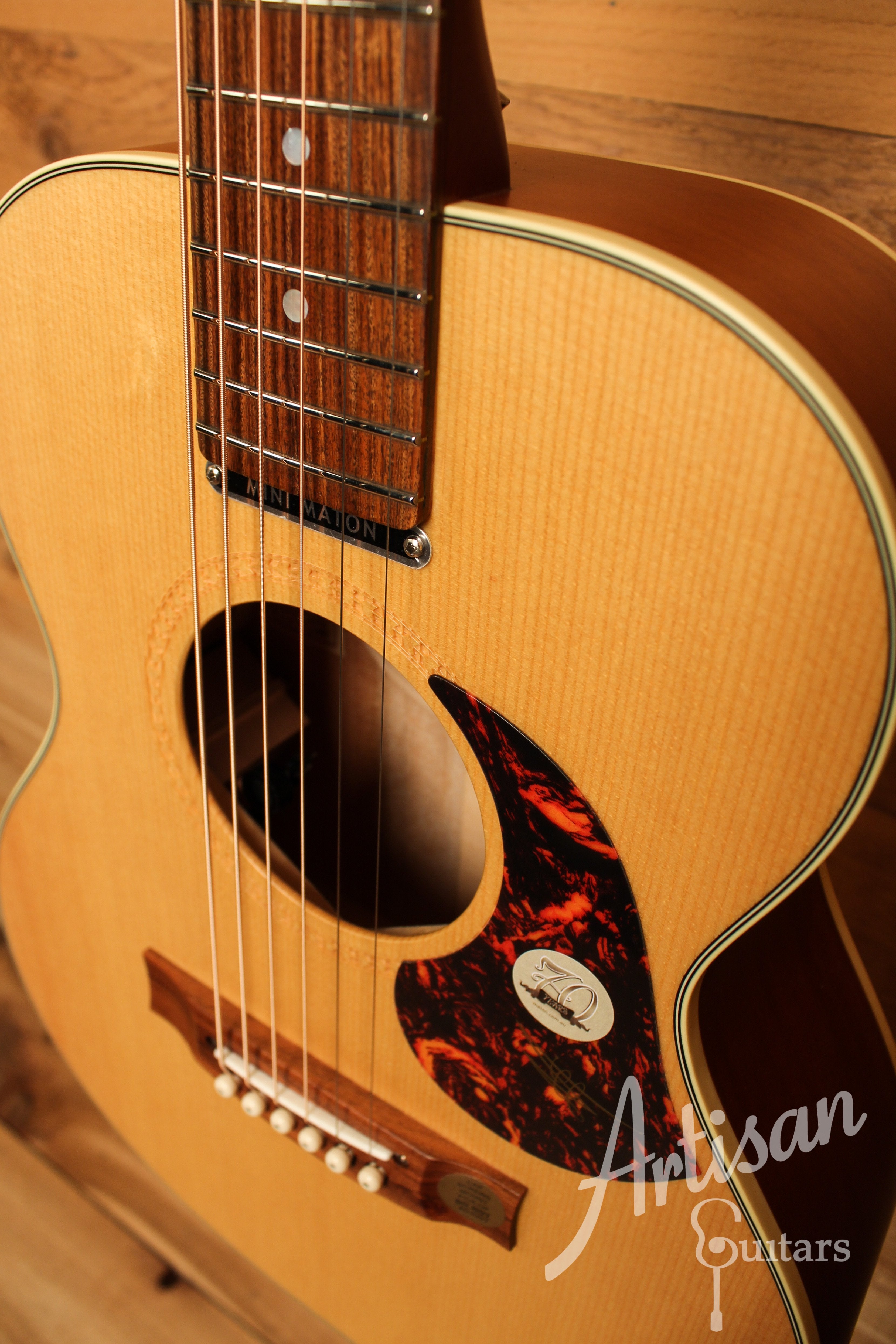 Maton EMTE Tommy Emmanuel Signature Mini Guitar Sitka Spuce and Queensland Maple ID-12324 - Artisan Guitars