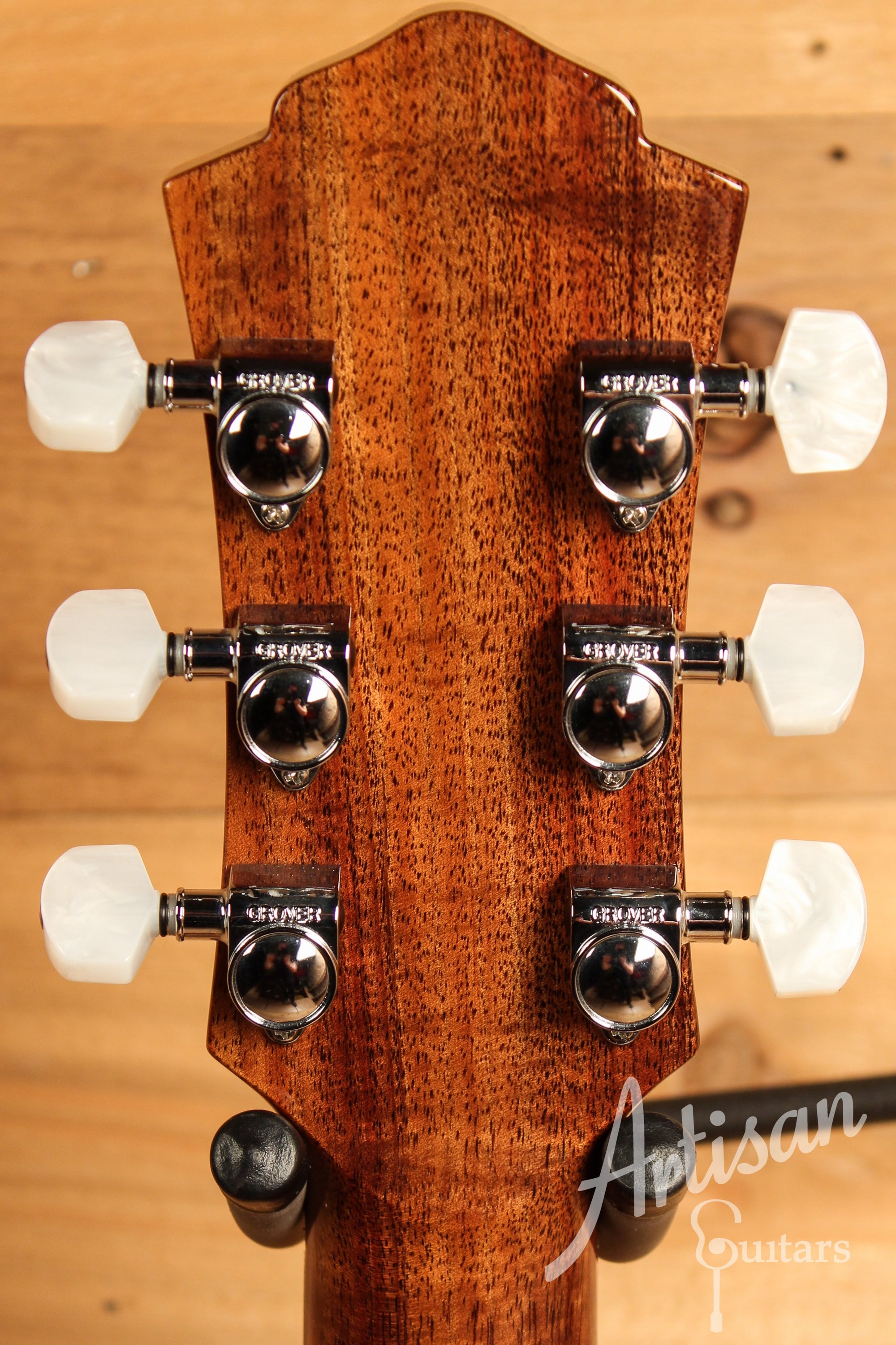 Maton Custom Shop Jumbo w/ "AAA" Sitka & Blackwood ID-12325 - Artisan Guitars