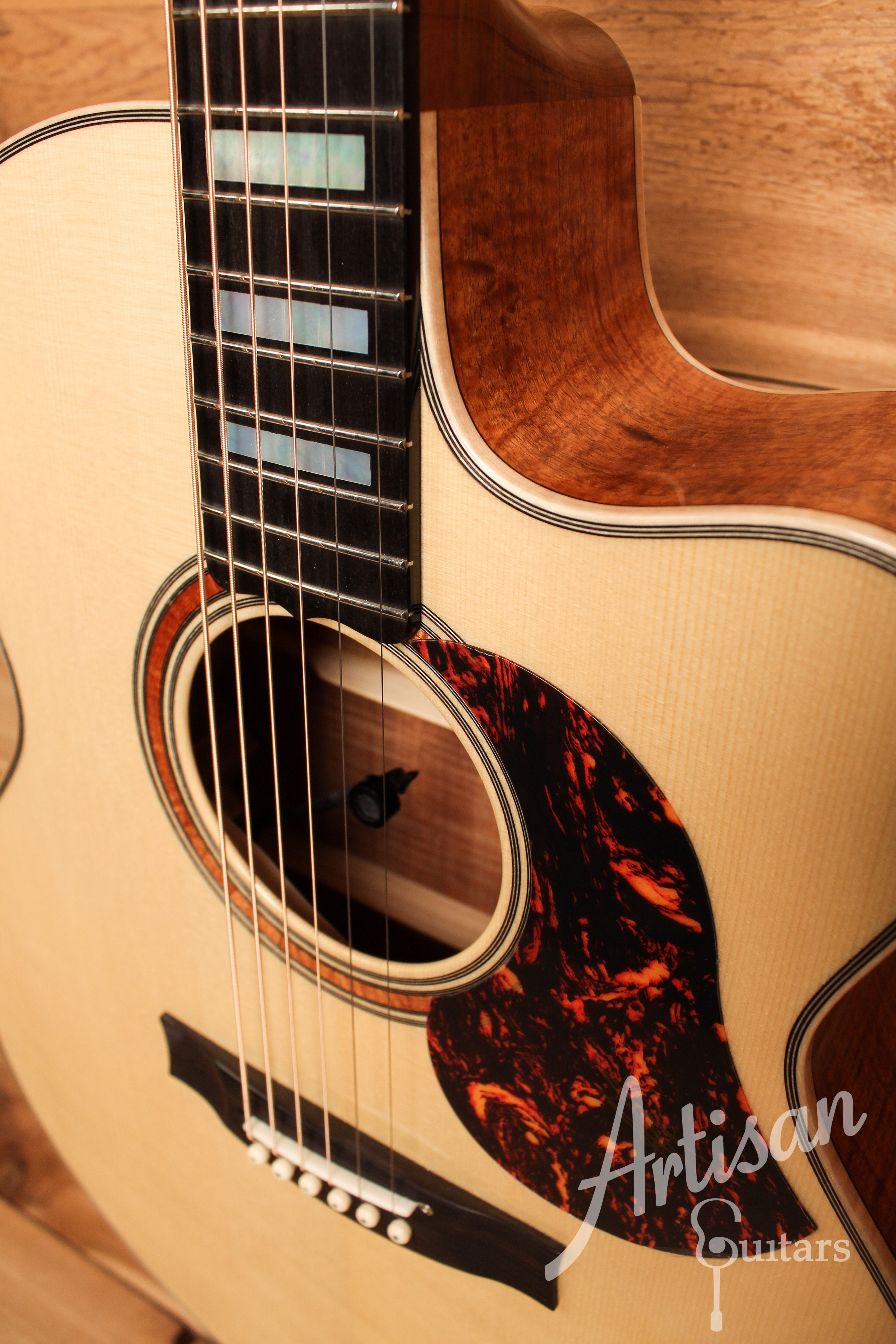 Maton Custom Shop Jumbo w/ "AAA" Sitka & Blackwood ID-12325 - Artisan Guitars