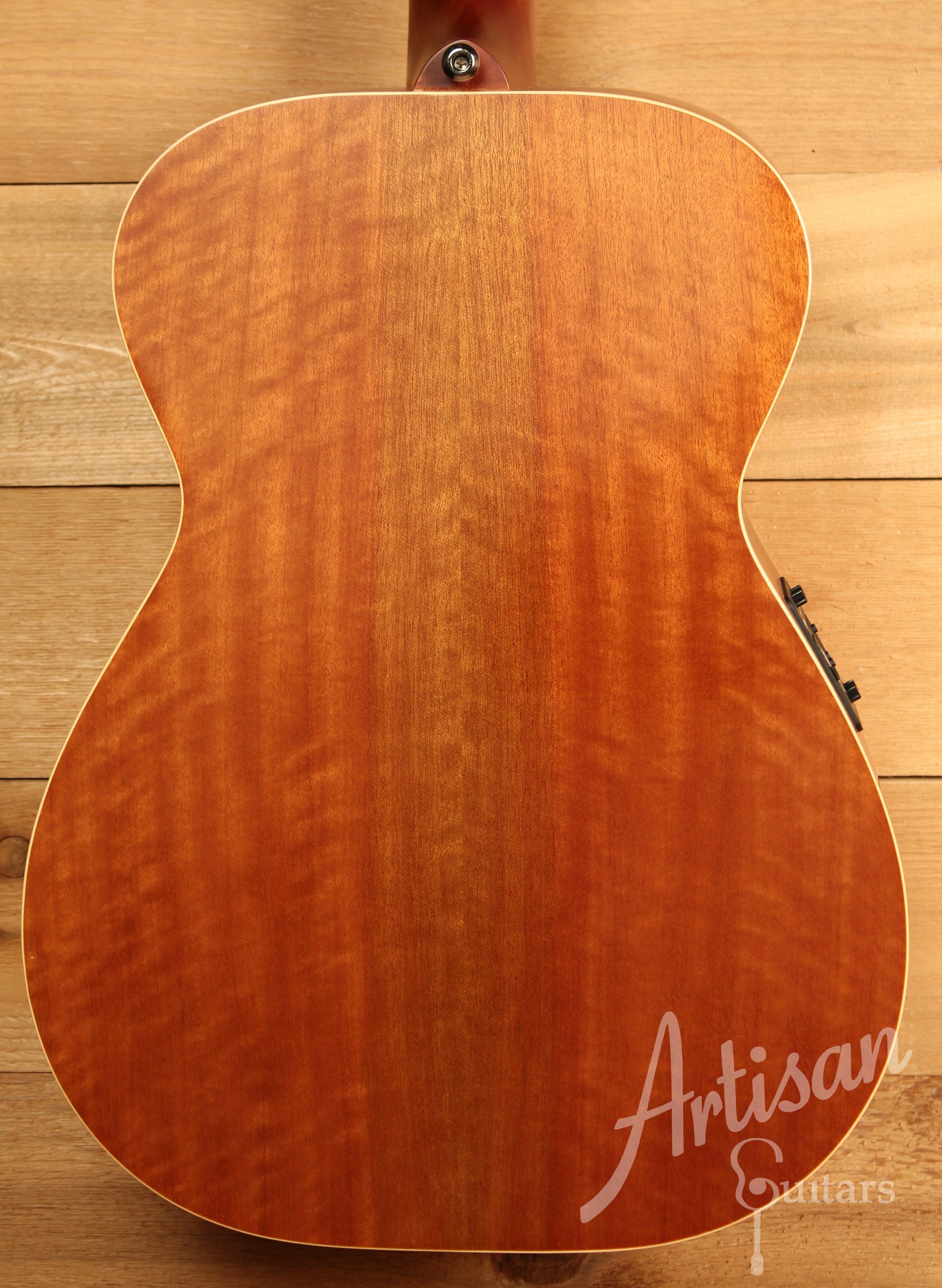 Maton EBG808TE Tommy Emmaunel Signature Sitka and Queensland Maple Pre-Owned 2014 ID-11880 - Artisan Guitars