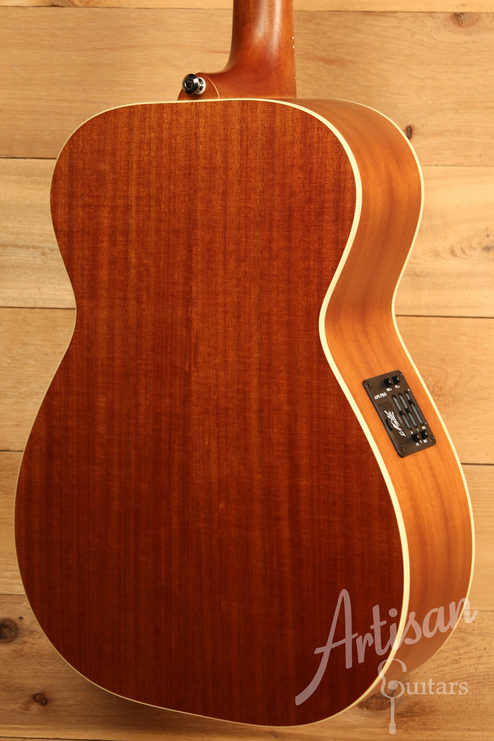 Maton EBG 808 TE Tommy Emmanuel Signature Guitar ID-11893 - Artisan Guitars